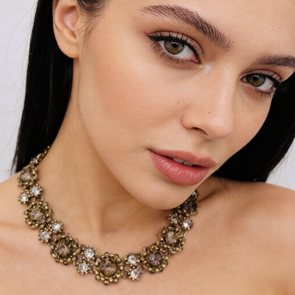 Collar y Pendientes de Inspiración Vintage con Gemas Coloridas | Joyería de Lujo