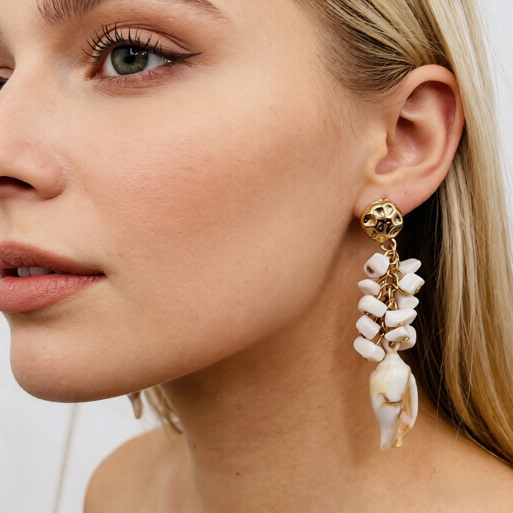Pendientes de Concha Marina con Detalles de Oro | Colección Costera Boho