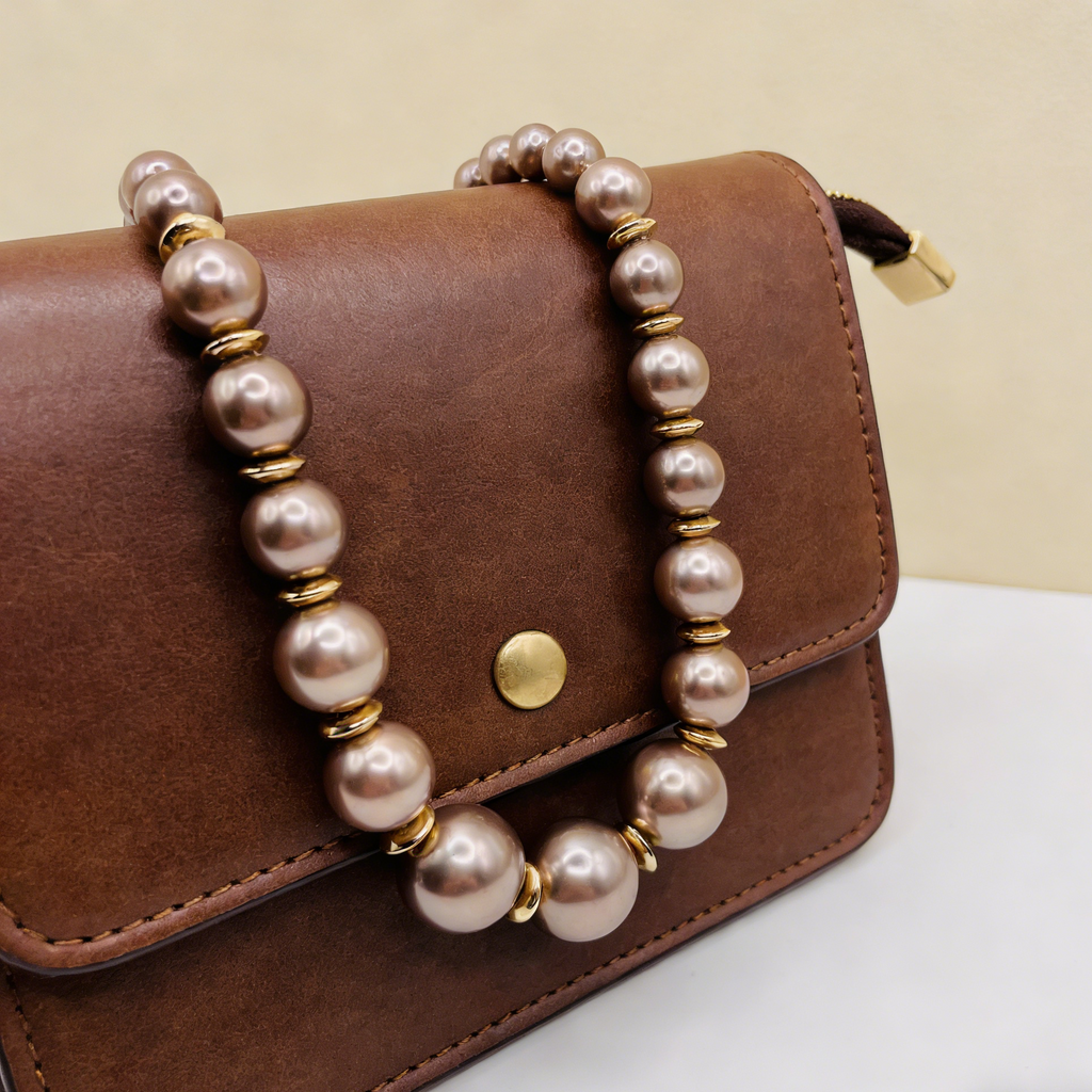 Conjunto de collar y pulsera de perlas gris oscuro mate | Joyería minimalista de lujo con detalles en oro para mujer