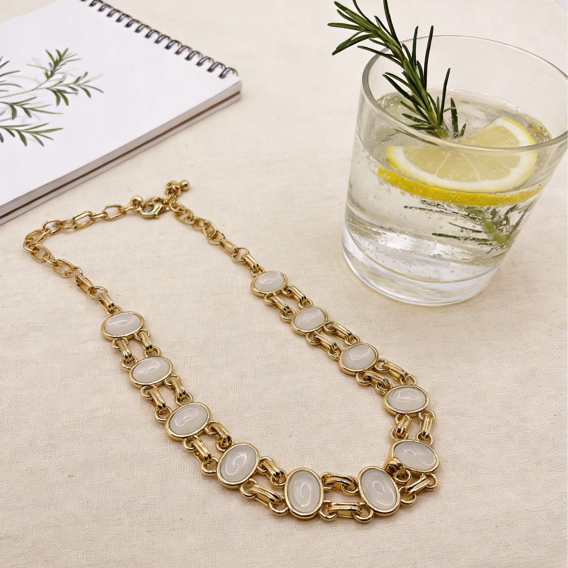 Conjunto de Joias de Corrente de Ouro com Pedras Ovais - Colar e Pulseira