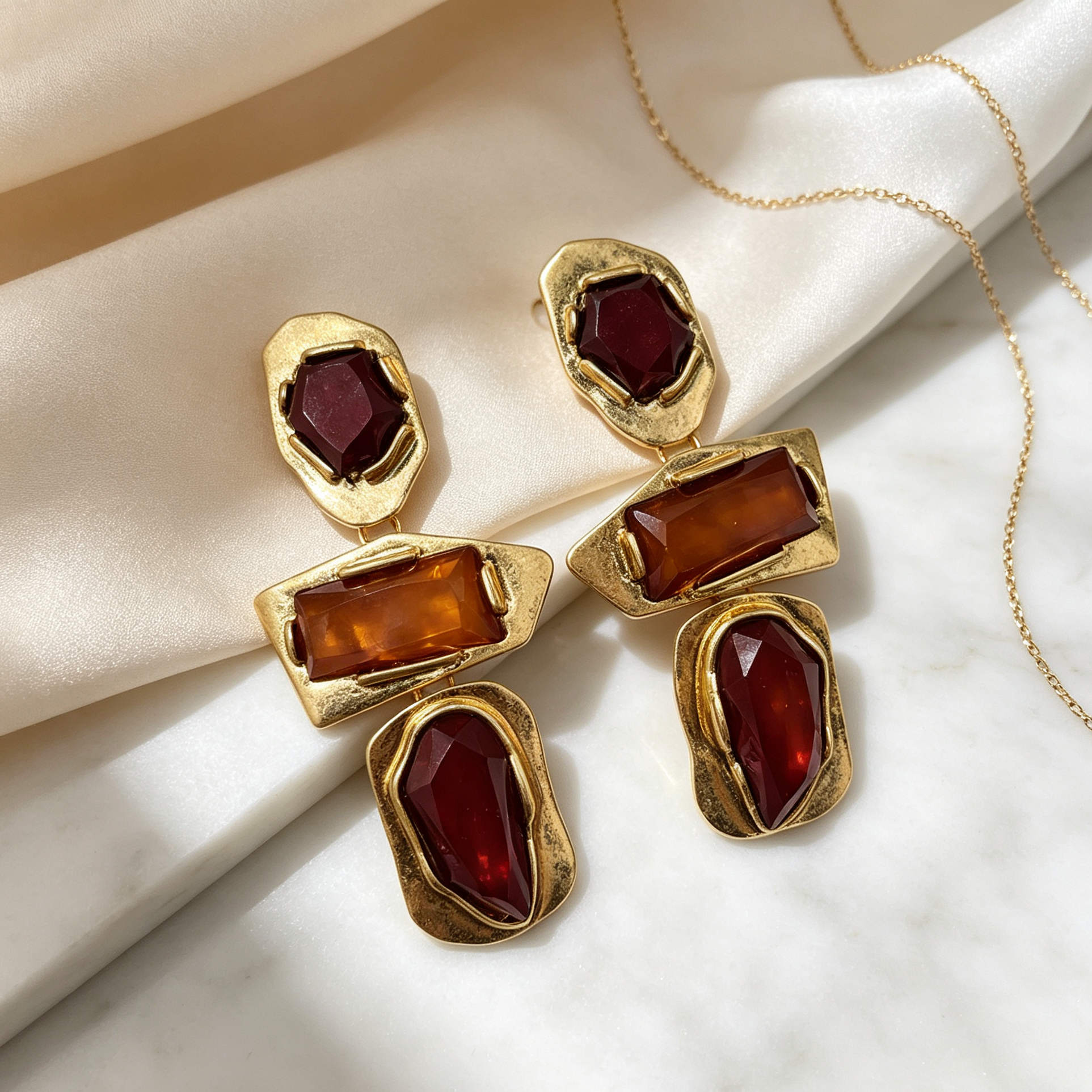 Pendientes geométricos de piedras tonos borgoña dorado vintage | Mayorista JI JOYA