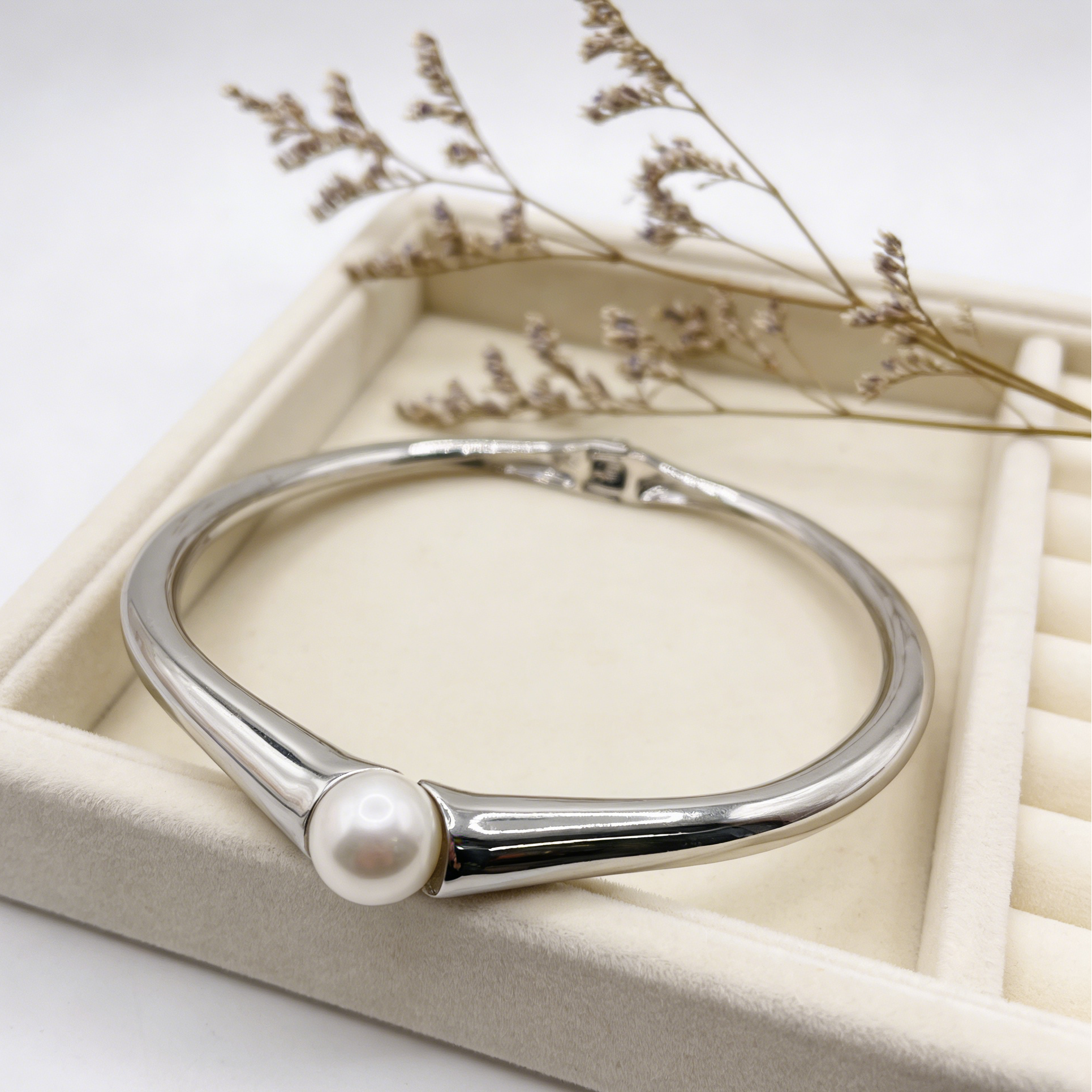 Collar de perlas tubulares | Gargantilla minimalista con estilo para mujer | Ji Jewellery