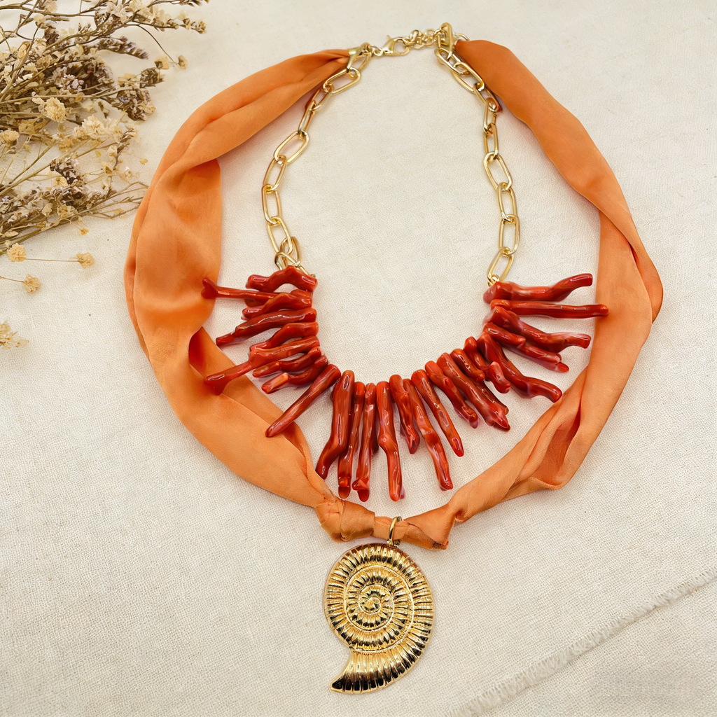 Collar bohemio con forma de rama de coral | Colgante de amonita dorada | Joyería llamativa