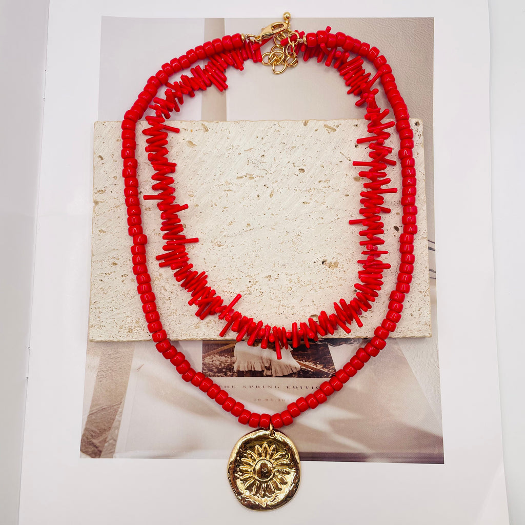 JI JOYA VENTA AL POR MAYOR|Collar de Doble Capa con Colgante Sol Dorado | Estilo Bohemio Mayorista (Rojo/Azul)