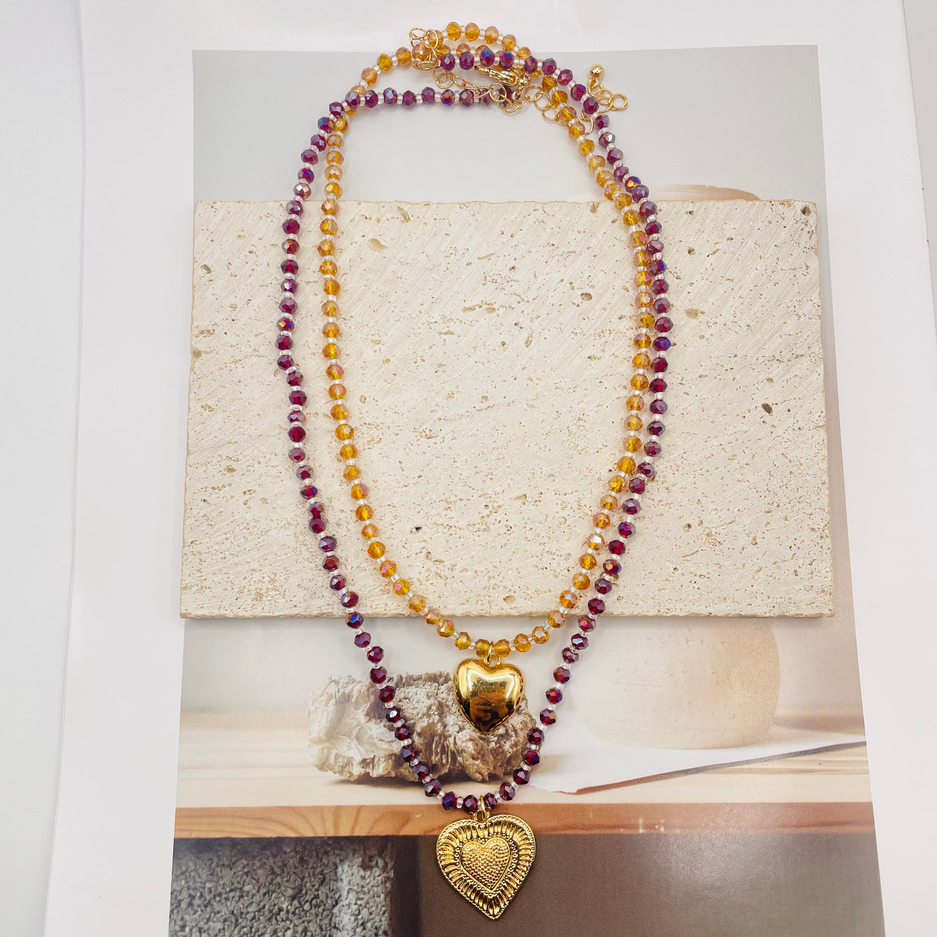 JI JOYA VENTA AL POR MAYOR|Collar Doble Capa con Colgantes Corazón Dorado | Bisutería de Moda al Por Mayor, 2 Colores Disponibles