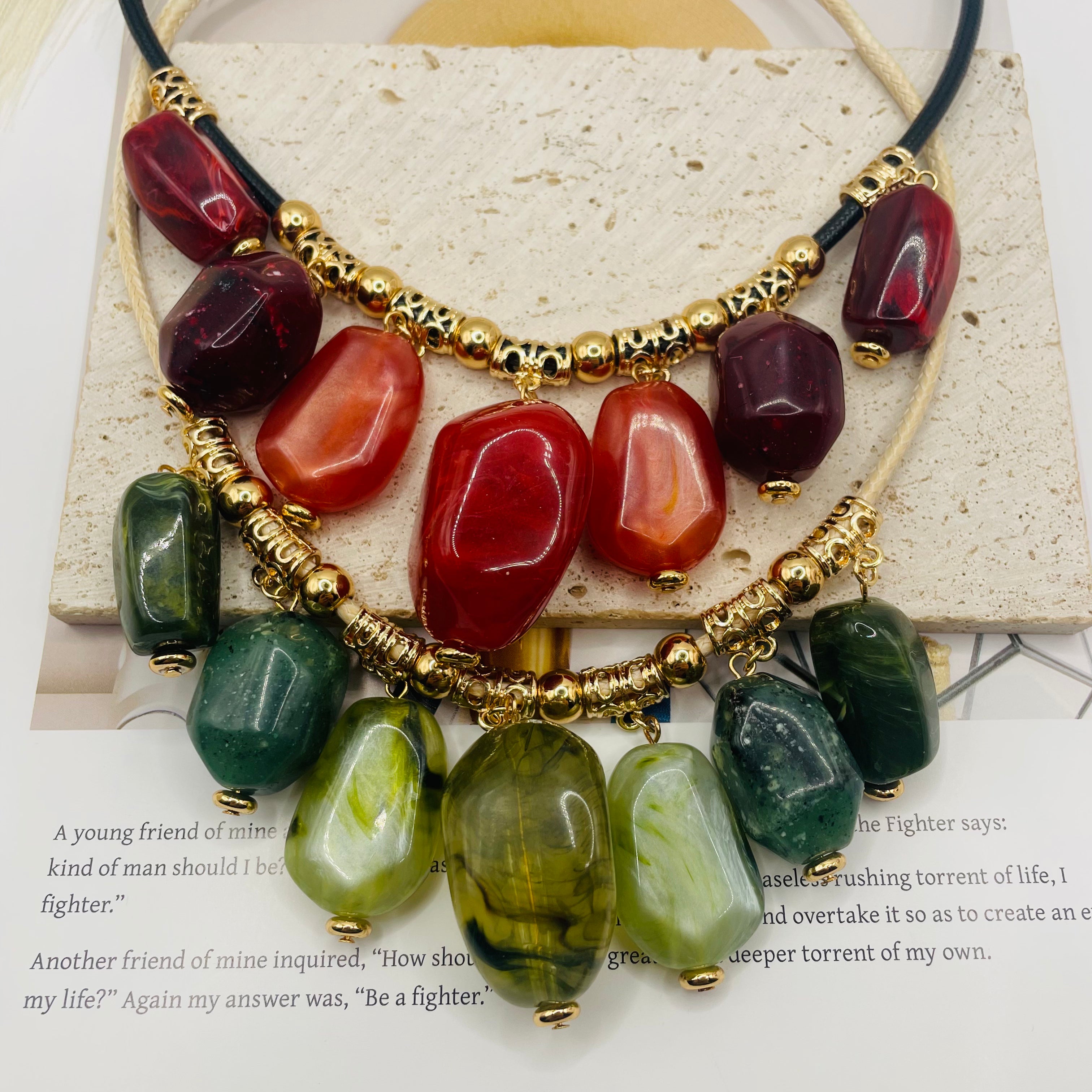JI JOYA VENTA AL POR MAYORCollar de Moda con Cuentas Colgantes de Resina - Diseño Boho-Chic | Mayoreo