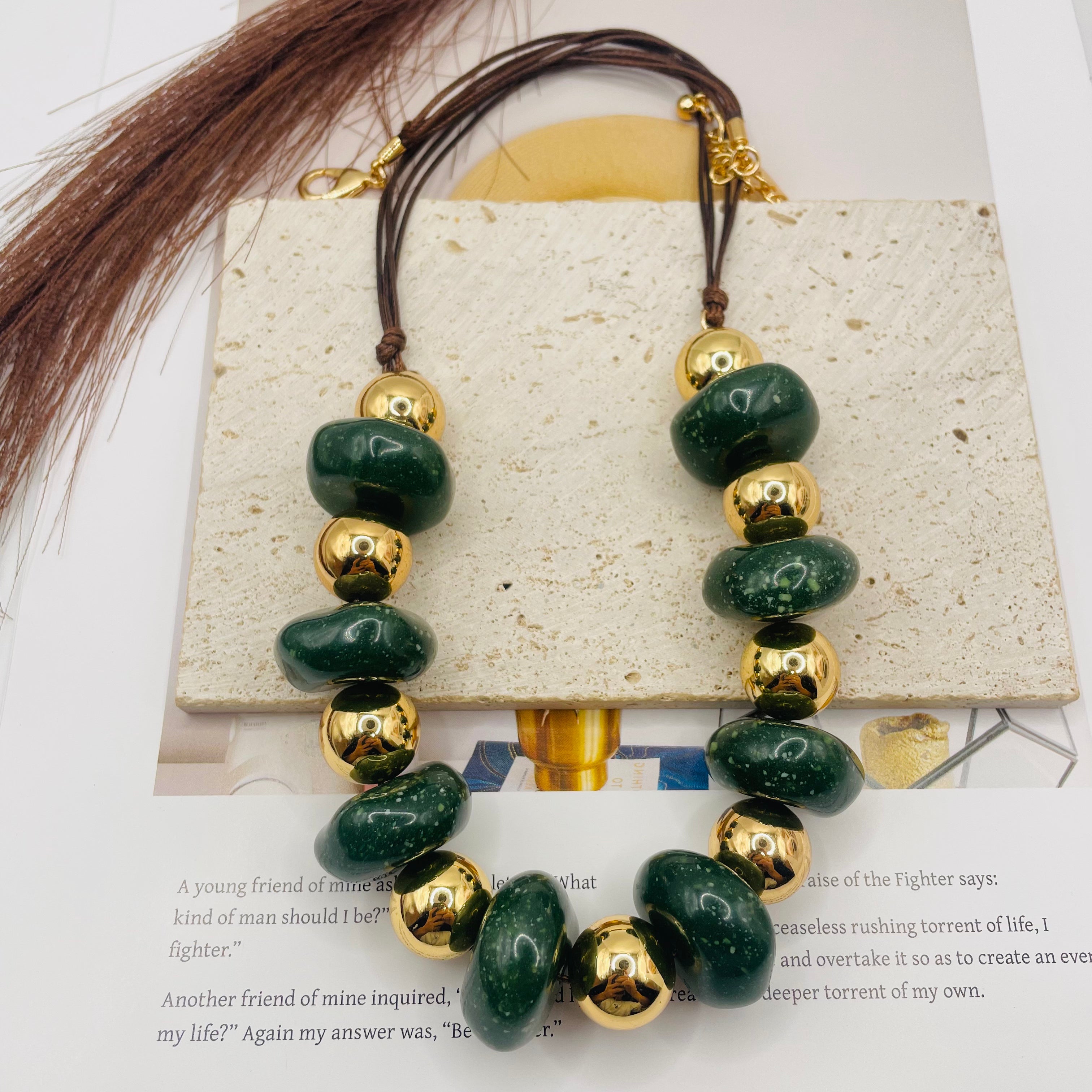 JI JOYA VENTA AL POR MAYOR|Collar de Cuentas Grandes con Detalles Dorados - Diseño Minimalista y Elegante | JI JEWELLERY - Mayorista de Joyería de Moda