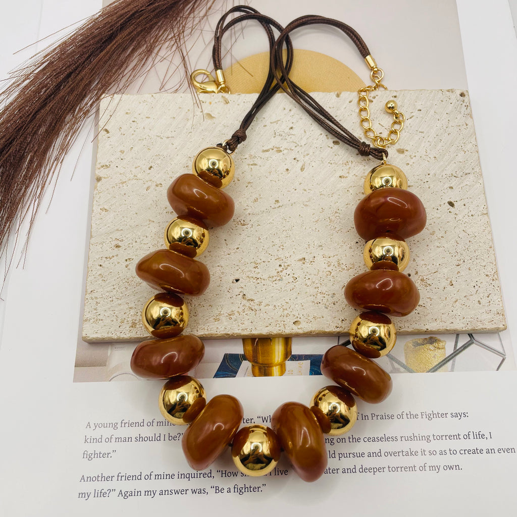 JI JOYA VENTA AL POR MAYOR|Collar de Cuentas Grandes con Detalles Dorados - Diseño Minimalista y Elegante | JI JEWELLERY - Mayorista de Joyería de Moda