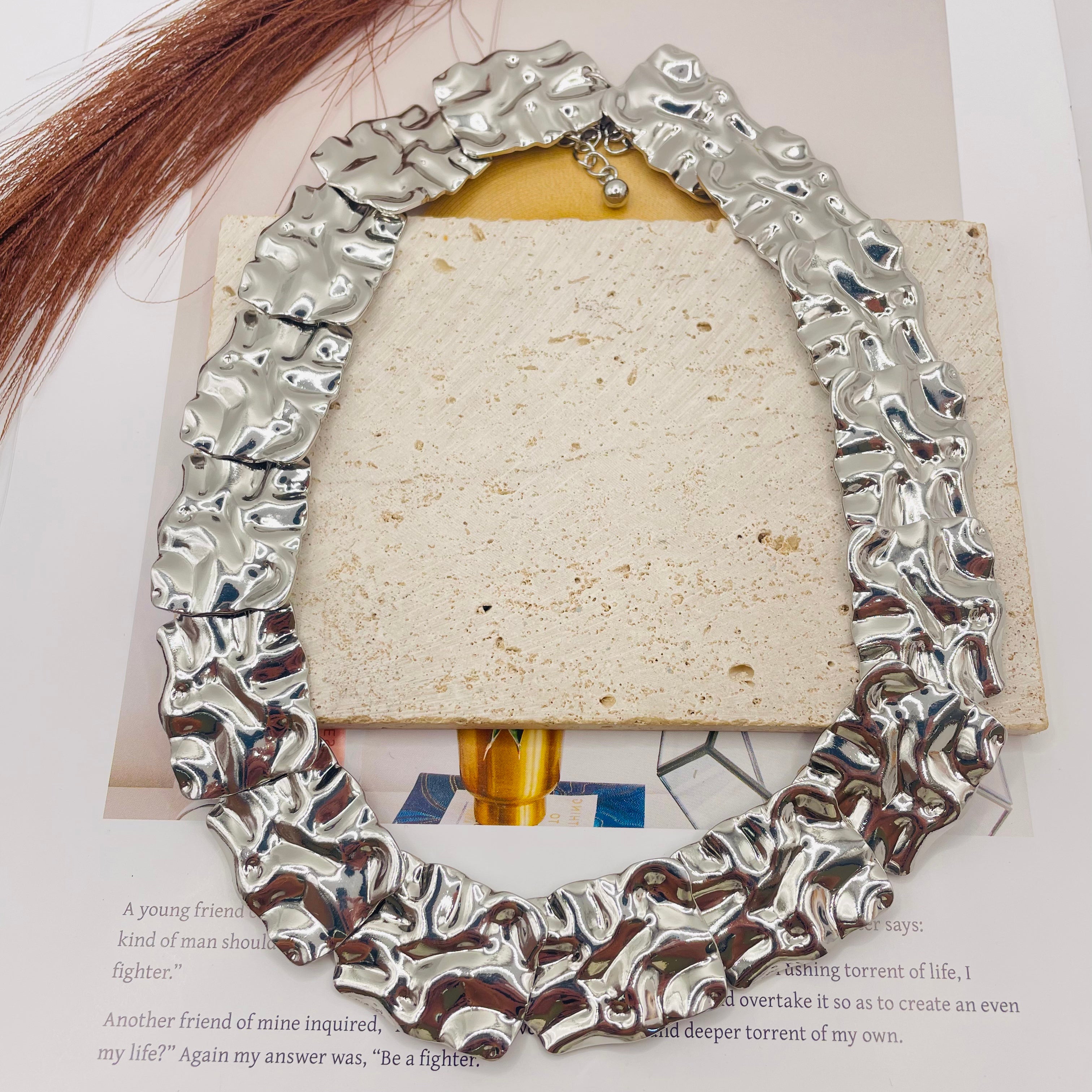 Set de Joyería Geométrica Texturizada en Plata/Oro - Collar y Pendientes de Lujo para Mujer, Diseño Moderno para Mayoristas|JI JOYA