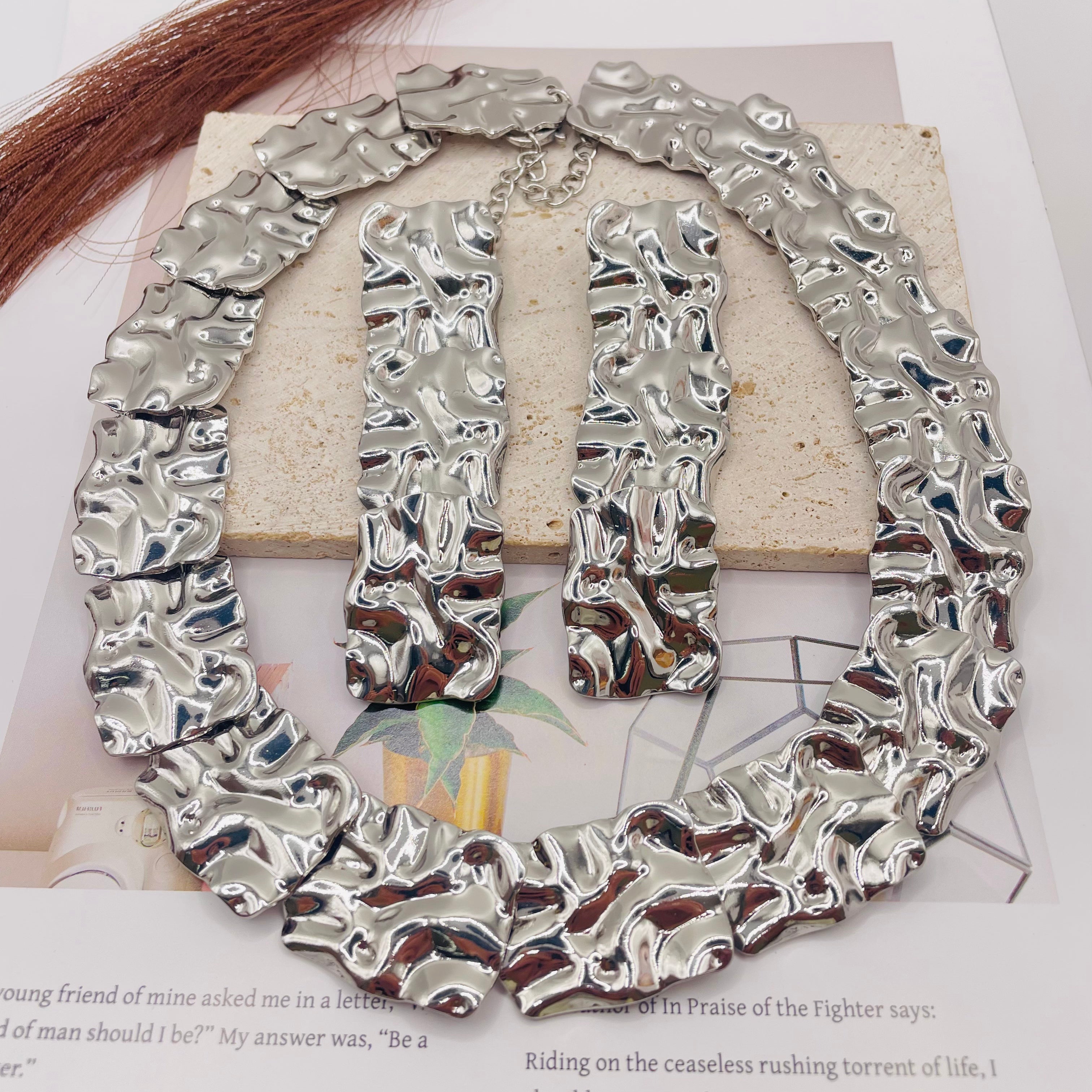 Set de Joyería Geométrica Texturizada en Plata/Oro - Collar y Pendientes de Lujo para Mujer, Diseño Moderno para Mayoristas|JI JOYA