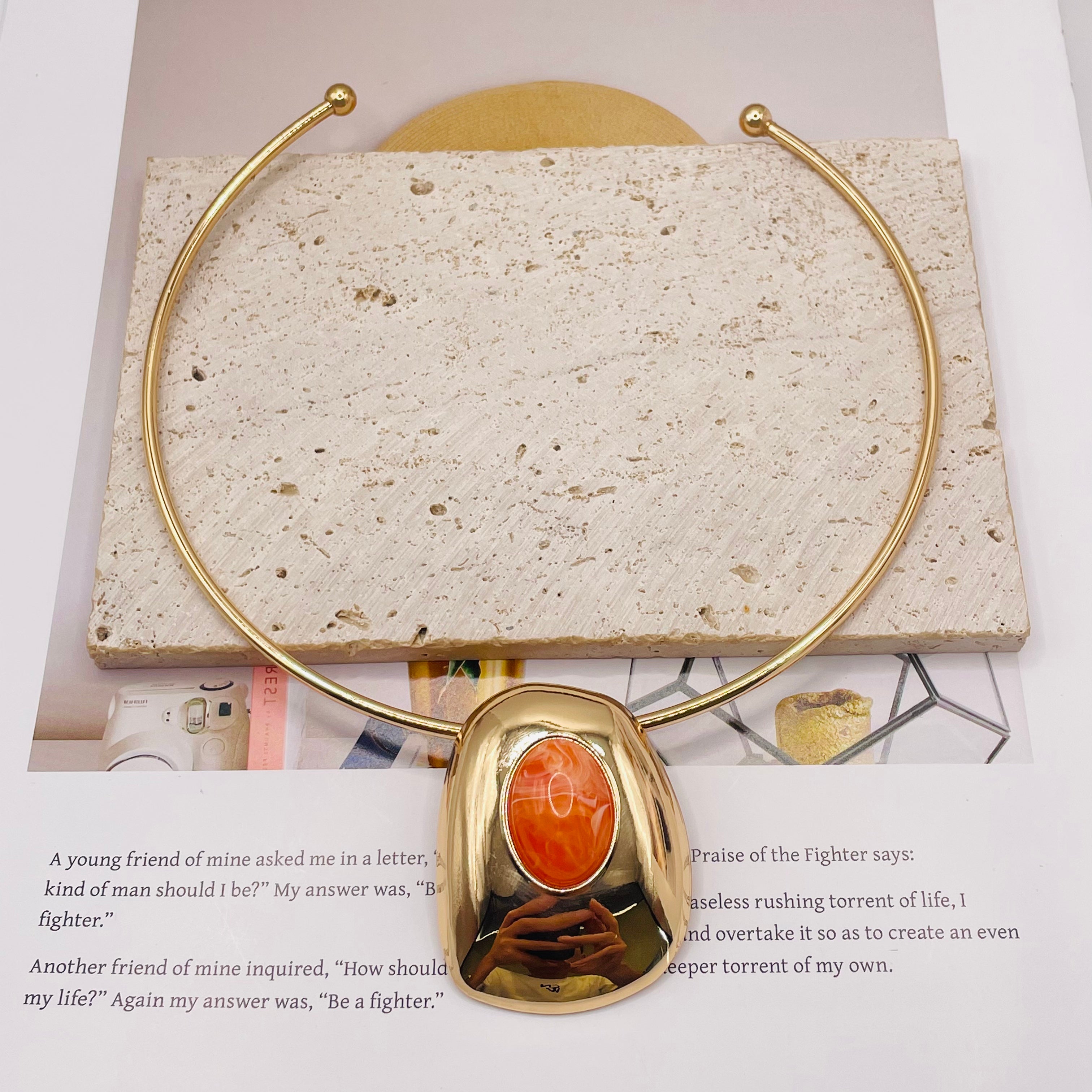 JI JOYA VENTA AL POR MAYOR|Collar de Gargantilla con Colgante Ovalado - Joyería Dorada de Moda al Por Mayor (Verde, Naranja, Blanco)