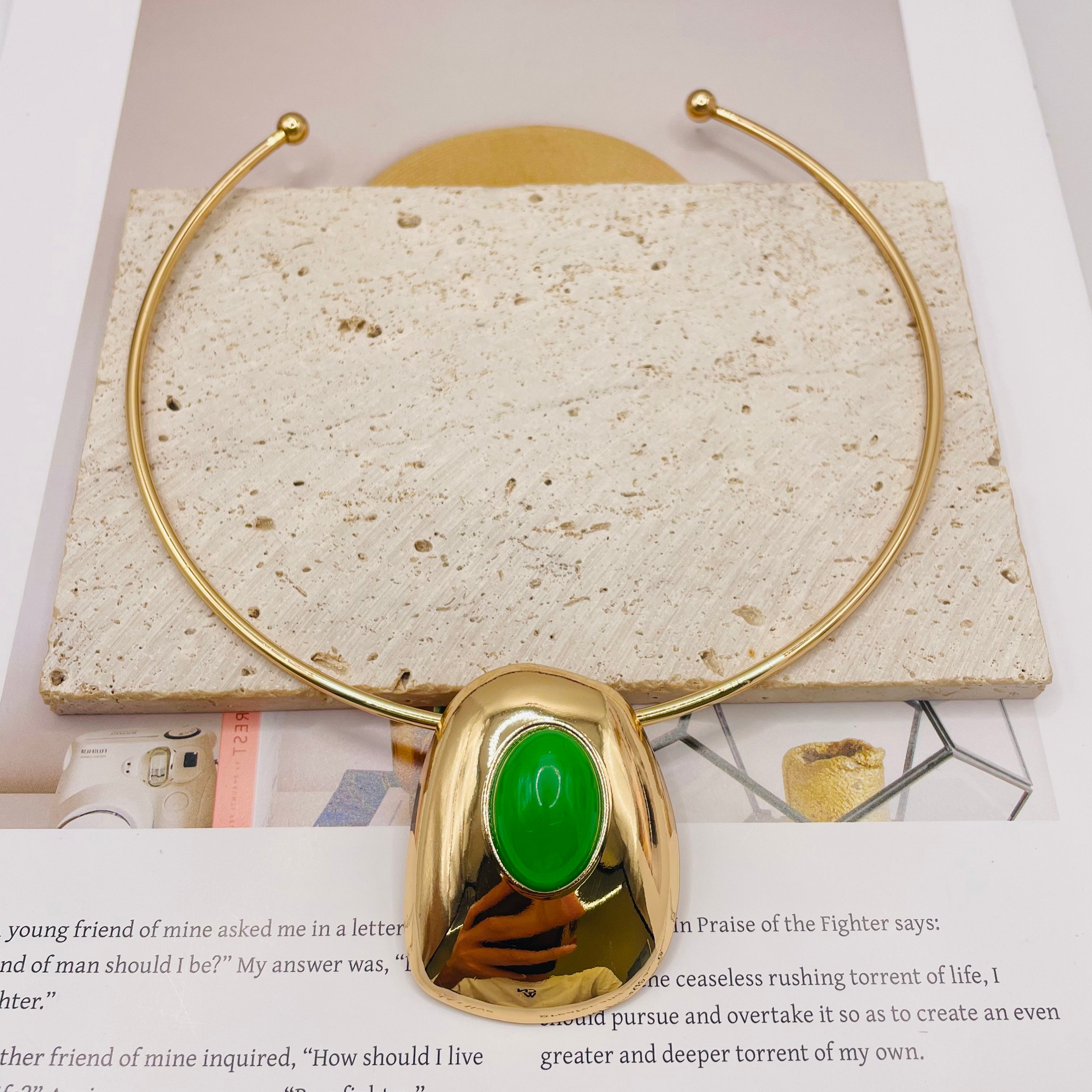 JI JOYA VENTA AL POR MAYOR|Collar de Gargantilla con Colgante Ovalado - Joyería Dorada de Moda al Por Mayor (Verde, Naranja, Blanco)