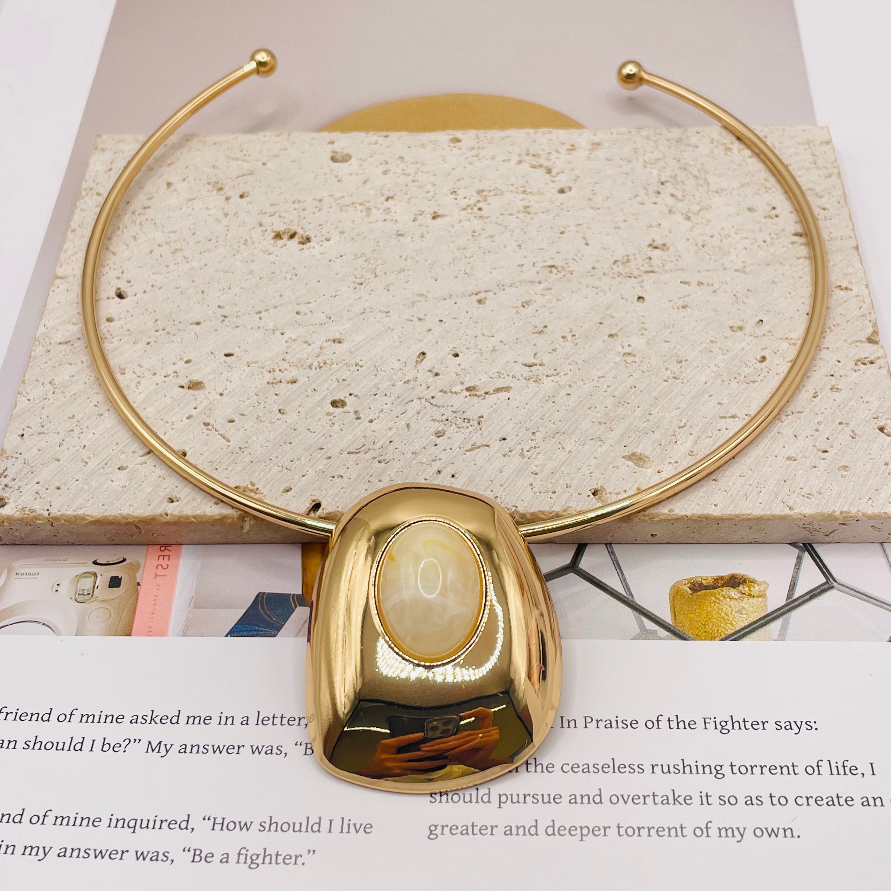 JI JOYA VENTA AL POR MAYOR|Collar de Gargantilla con Colgante Ovalado - Joyería Dorada de Moda al Por Mayor (Verde, Naranja, Blanco)