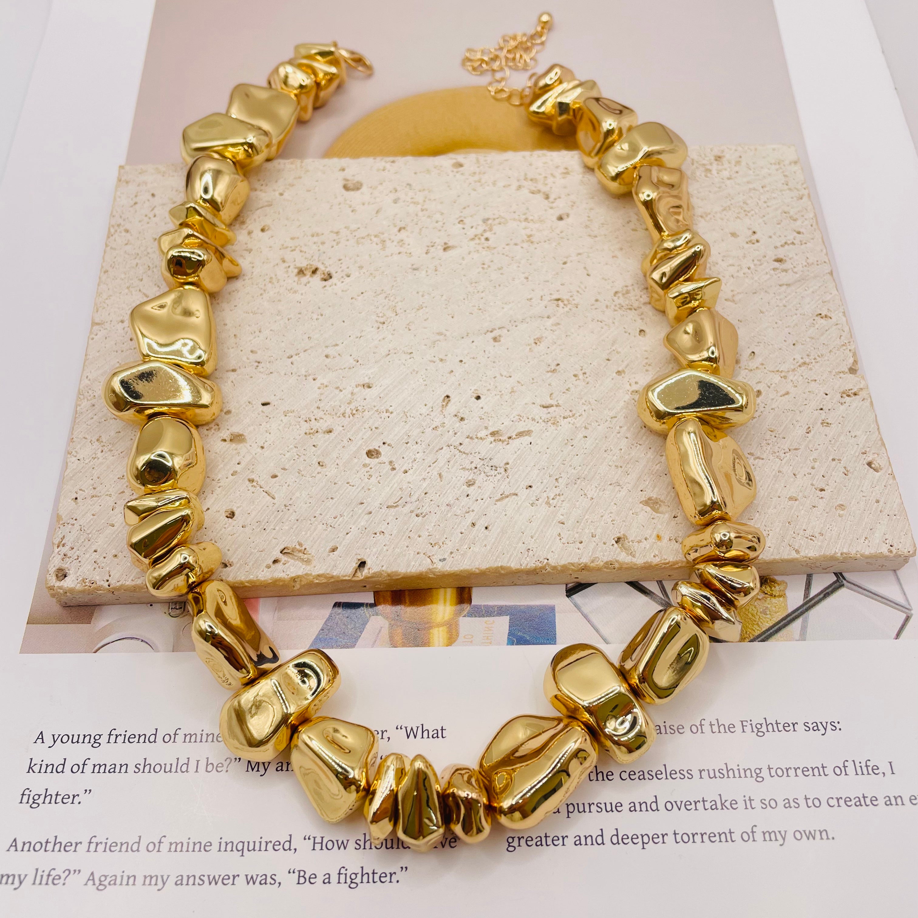 JI JOYA VENTA AL POR MAYOR|Set de Joyería Dorada Geométrica Irregular - Collar y Aretes de Zinc Dorado para Mujer | Venta al Por Mayor