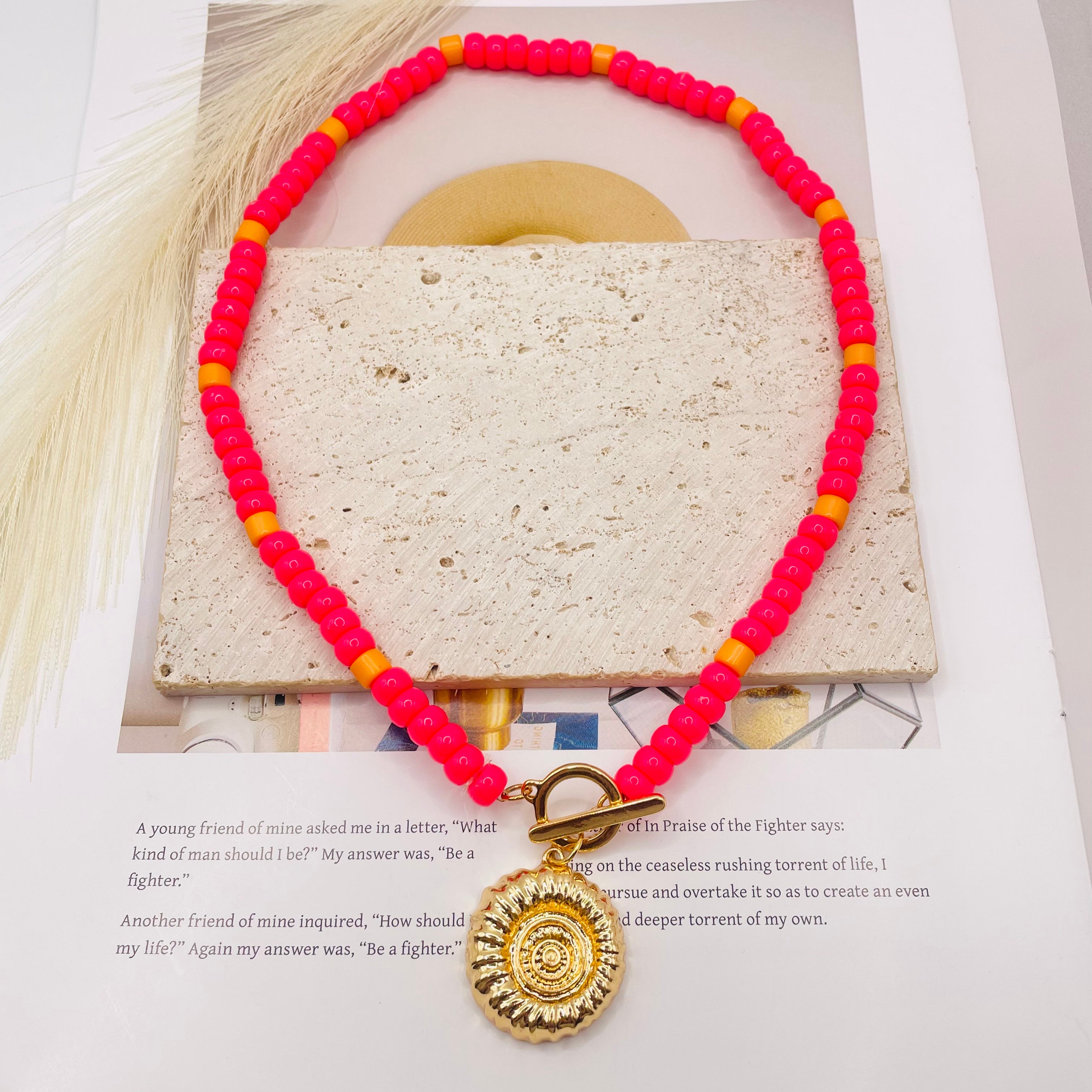 JI JOYA VENTA AL POR MAYOR|Mayorista Collar de Cuentas con Colgante de Caracol Dorado | 2 Colores (Azul/Verde Rosa/Naranja) Joyería Moda