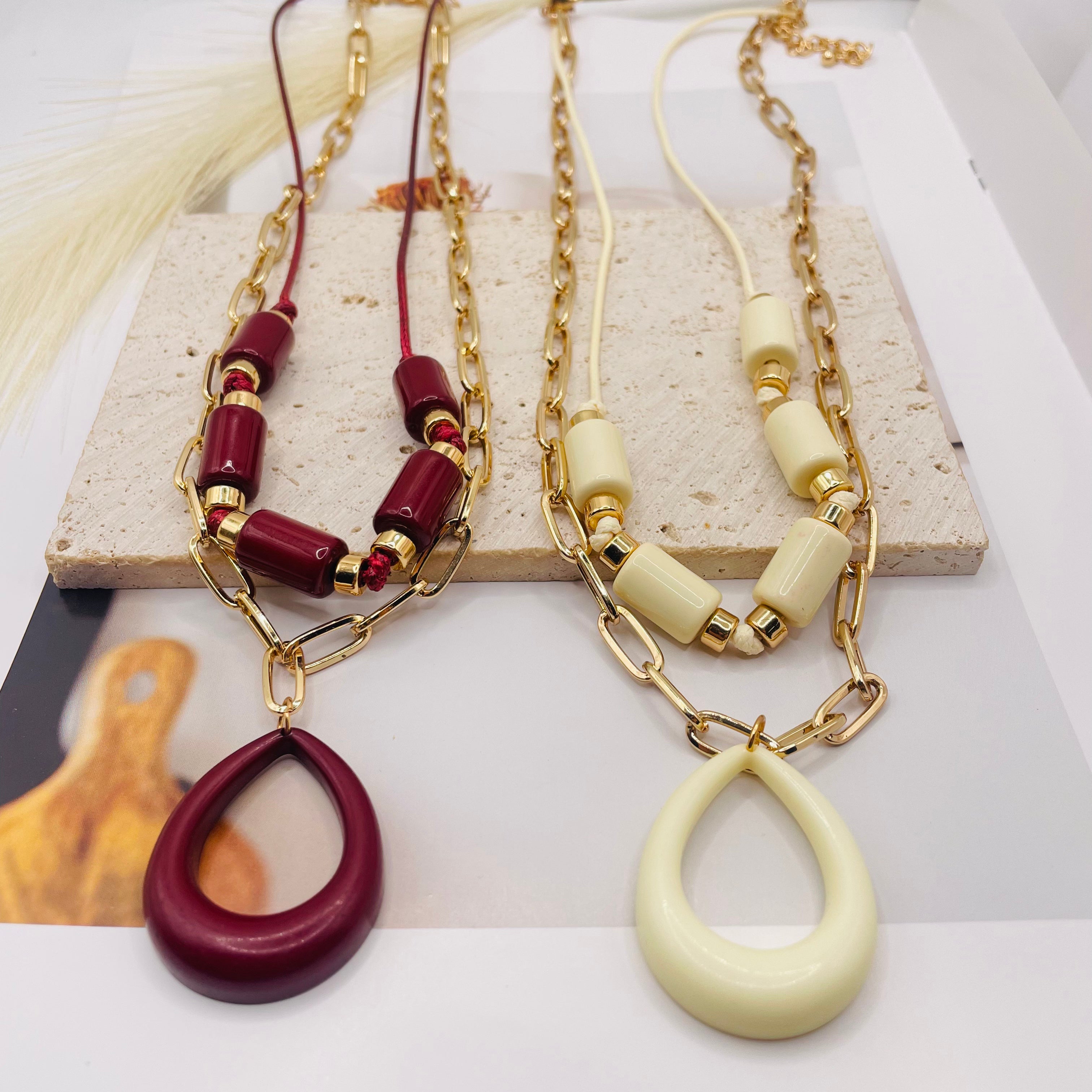 JI JOYA VENTA AL POR MAYOR|Collar Mayorista con Colgante de Gota, Cadena de Papel y Cordón, 2 Colores (Borgoña y Crema)