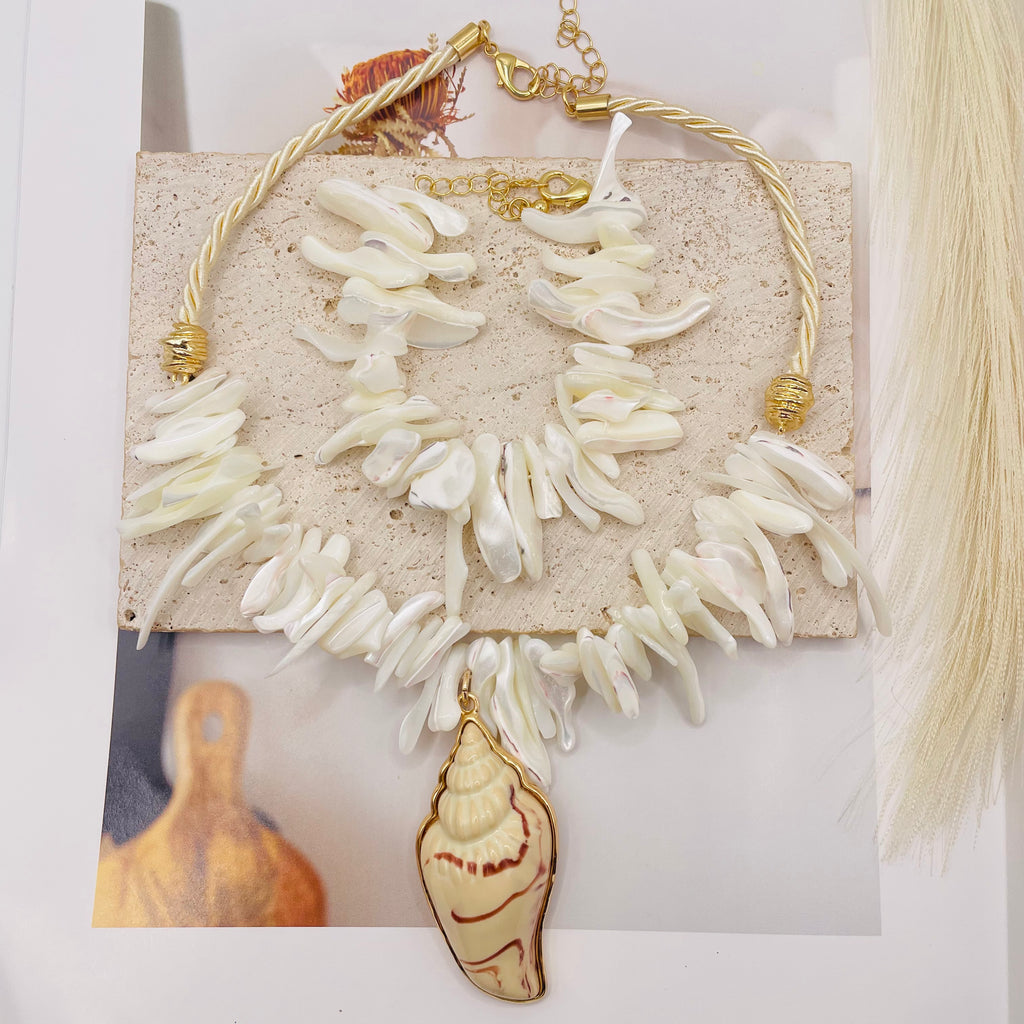 JI JOYA VENTA AL POR MAYOR,¡Los collares y pulseras irregulares hechos de conchas están de moda y son elegantes!