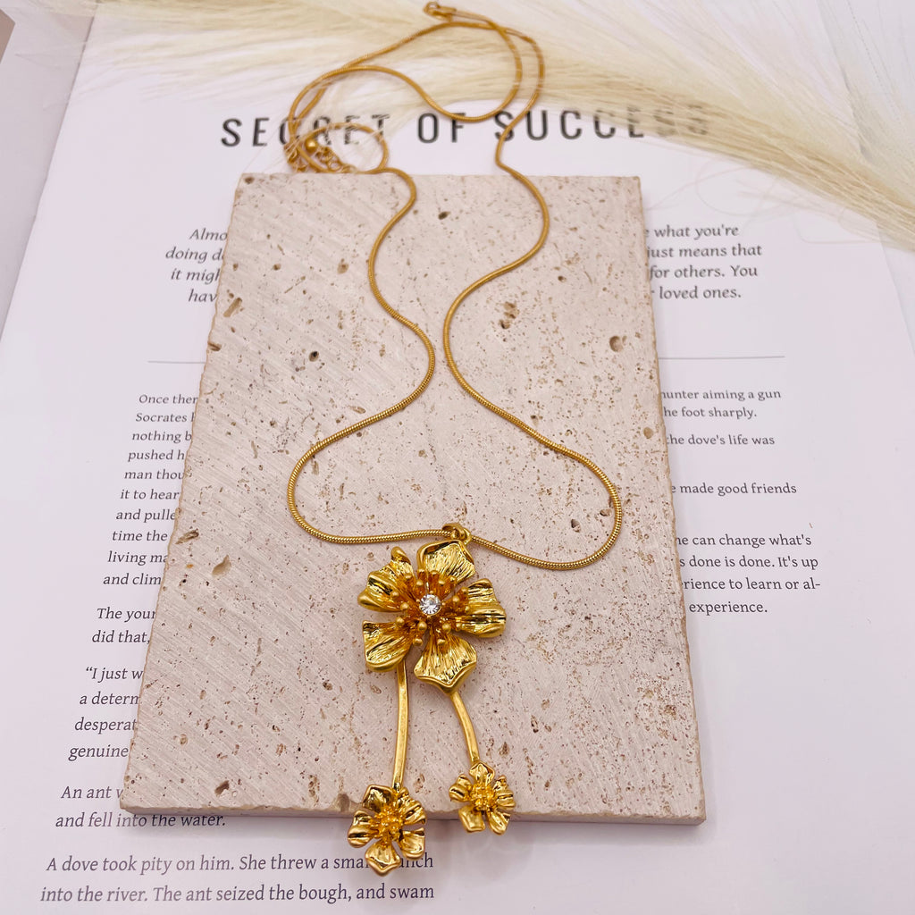 JI JOYA VENTA AL POR MAYORConjunto de Joyería de Flores Doradas con Mariposa y Circonita | Resistente al Deslustre, para Mujer, Venta al Por Mayor