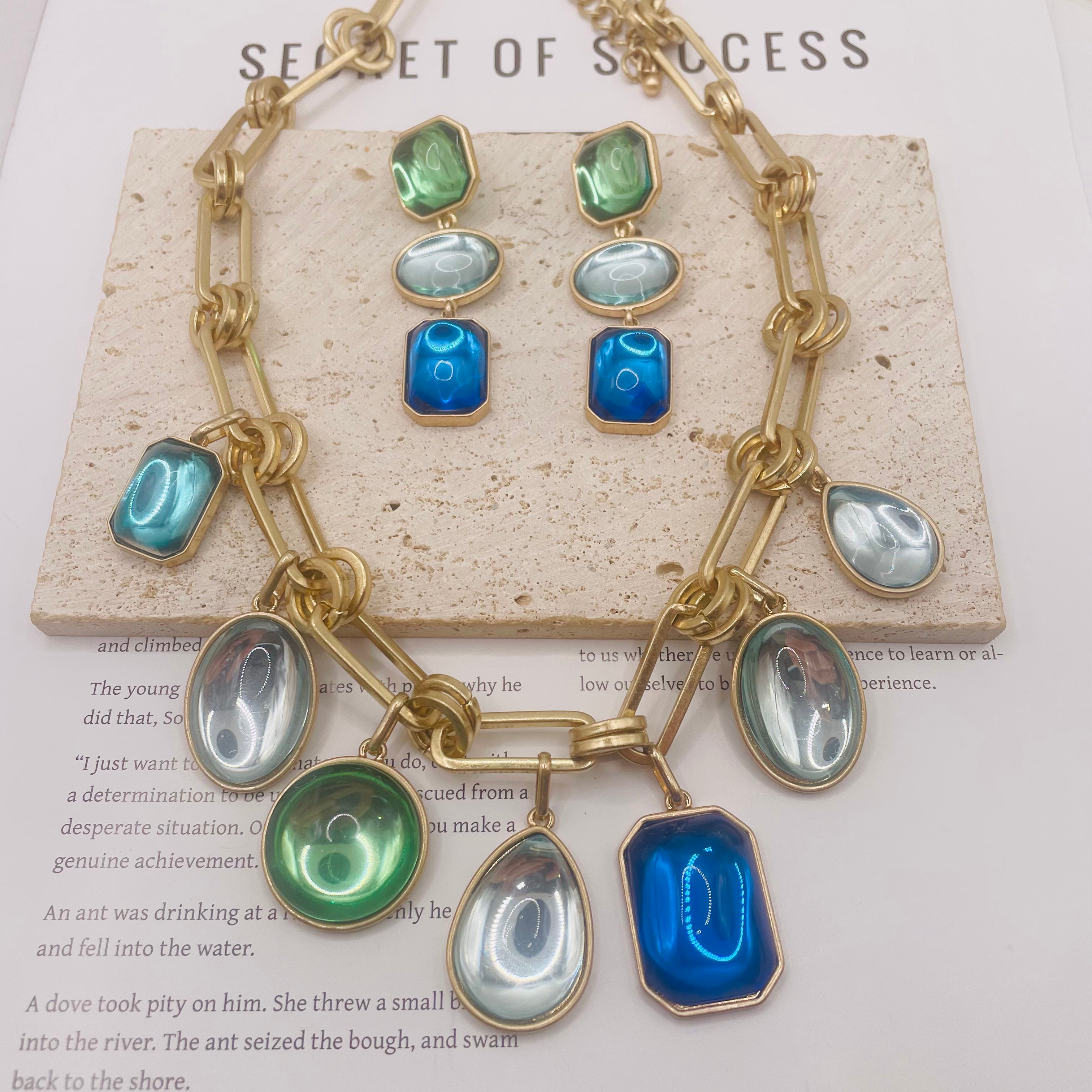 JI JOYA VENTA AL POR MAYOR|Set de Bisutería Vintage Dorada, Gargantilla y Aretes con Gemas en Tonos Azul Verde, Venta al Por Mayor Mayorista