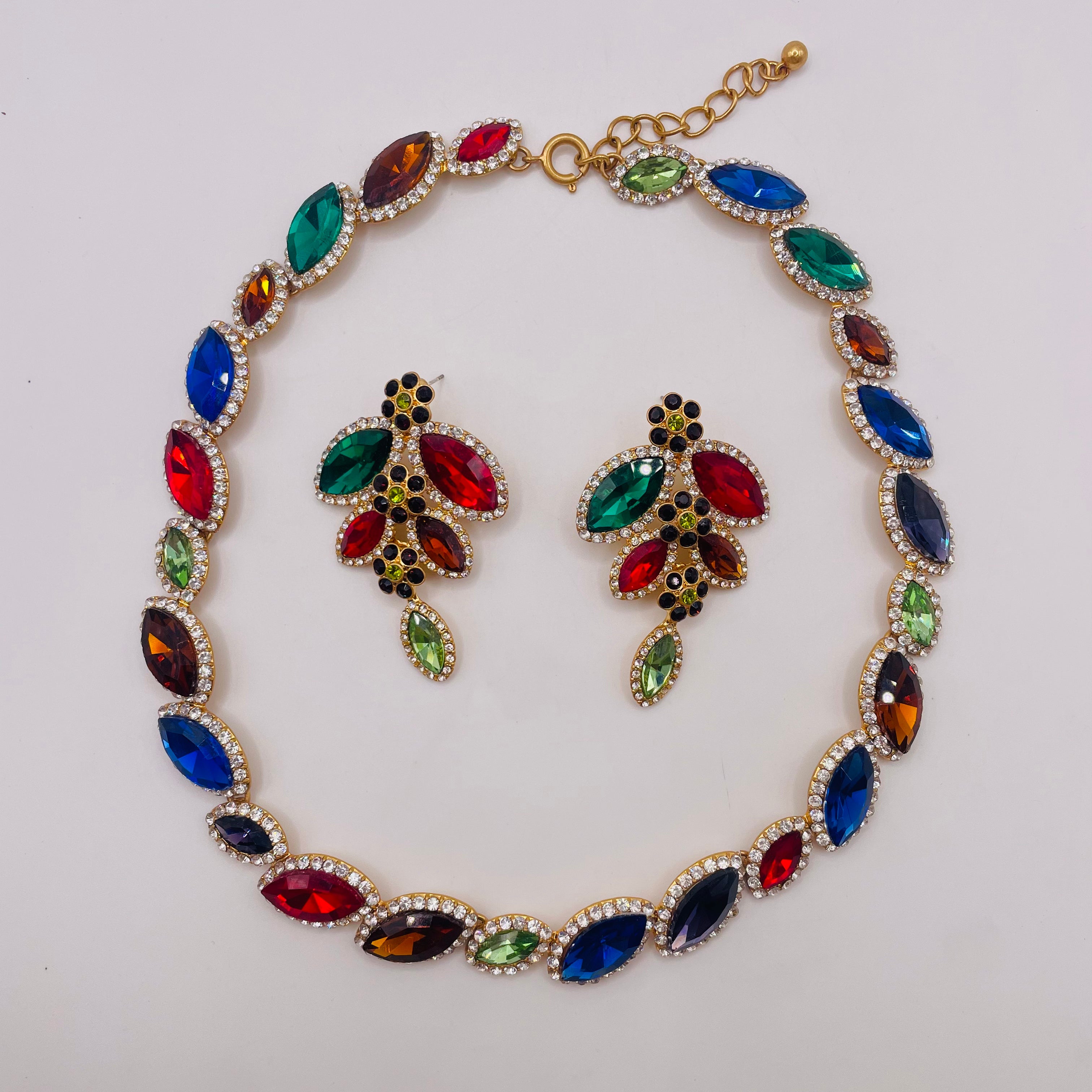 JI JEWELRY WHOLESALE,Colored gemstones combined with small diamond necklaces are a must-have for parties.