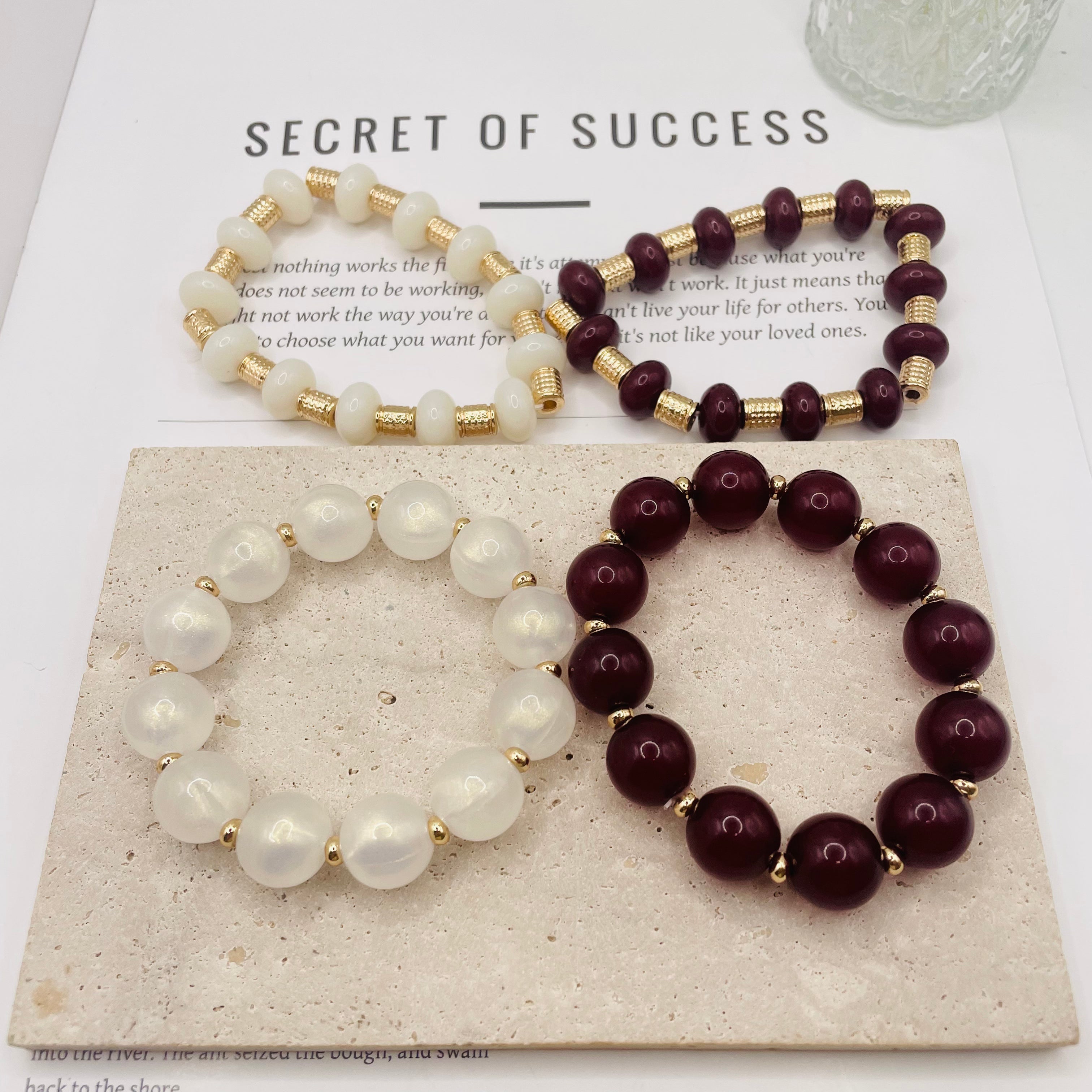 JI JOYA VENTA AL POR MAYOR|Pulsera de Cuentas Elegante de Resina con Accesorios Dorados | Venta al Mayorista 2 Colores