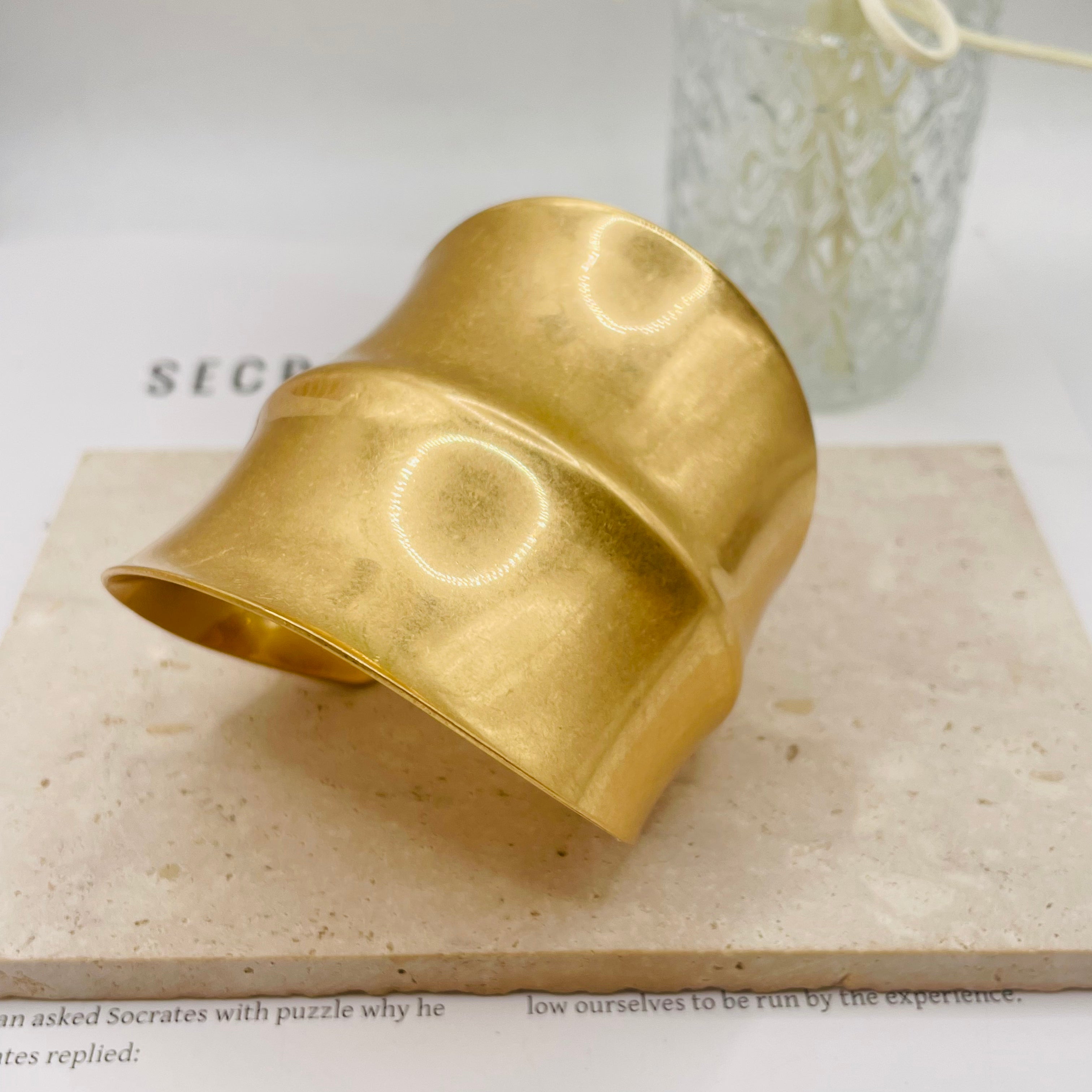 JI JOYA VENTA AL POR MAYOR|Brazalete Ancho de Diseño Ondulado, Brazalete Abierto de Zinc Aleación en Oro y Plata, Joyería de Moda para Mujer, Venta al Por Mayor