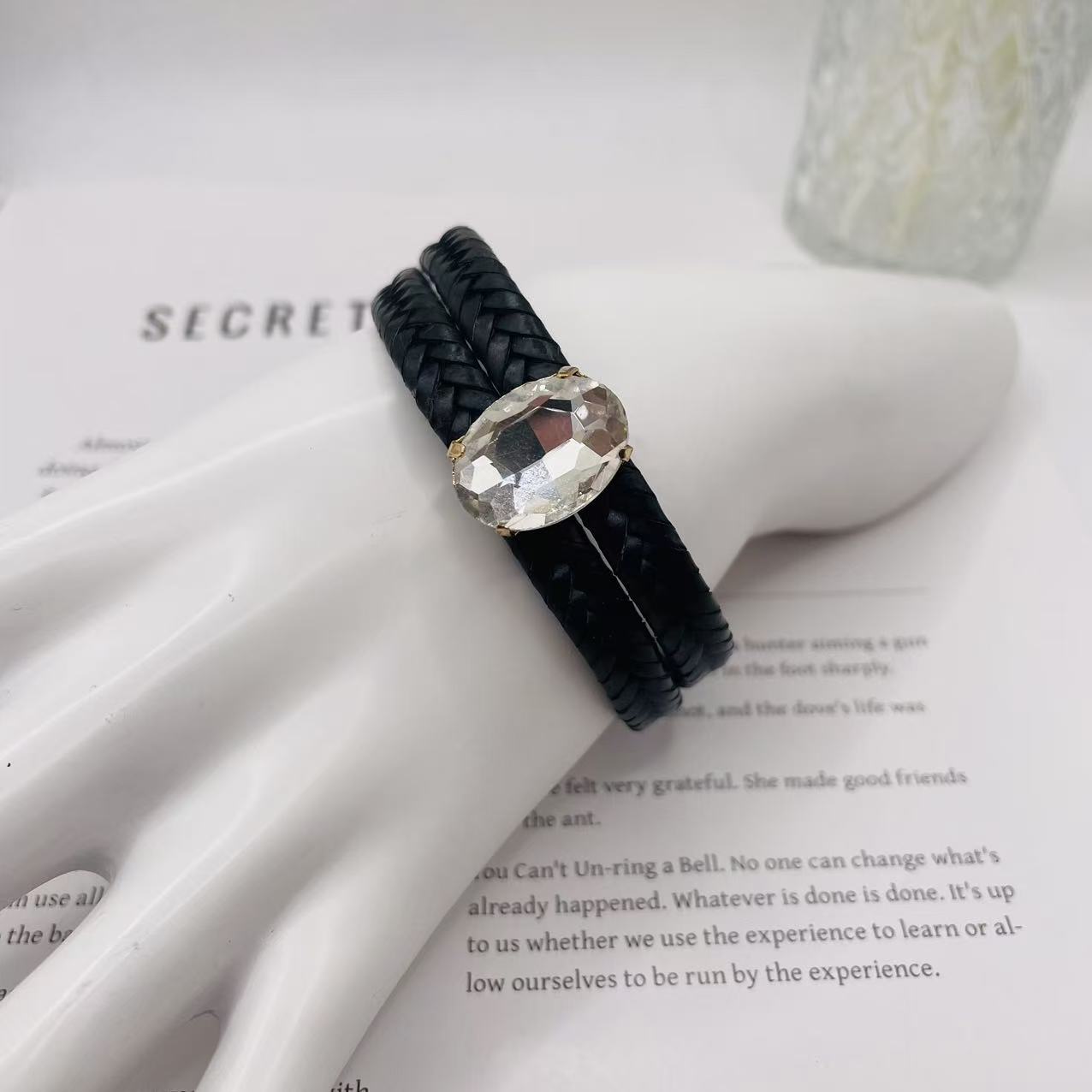 JI JOYA VENTA AL POR MAYOR|Pulsera Trenzada de Cuero con Piedra de Cristal Ovalada | Moda Elegante para Mujer | 2 Colores Disponibles (Vino Negro) | Joyería al Por Mayor