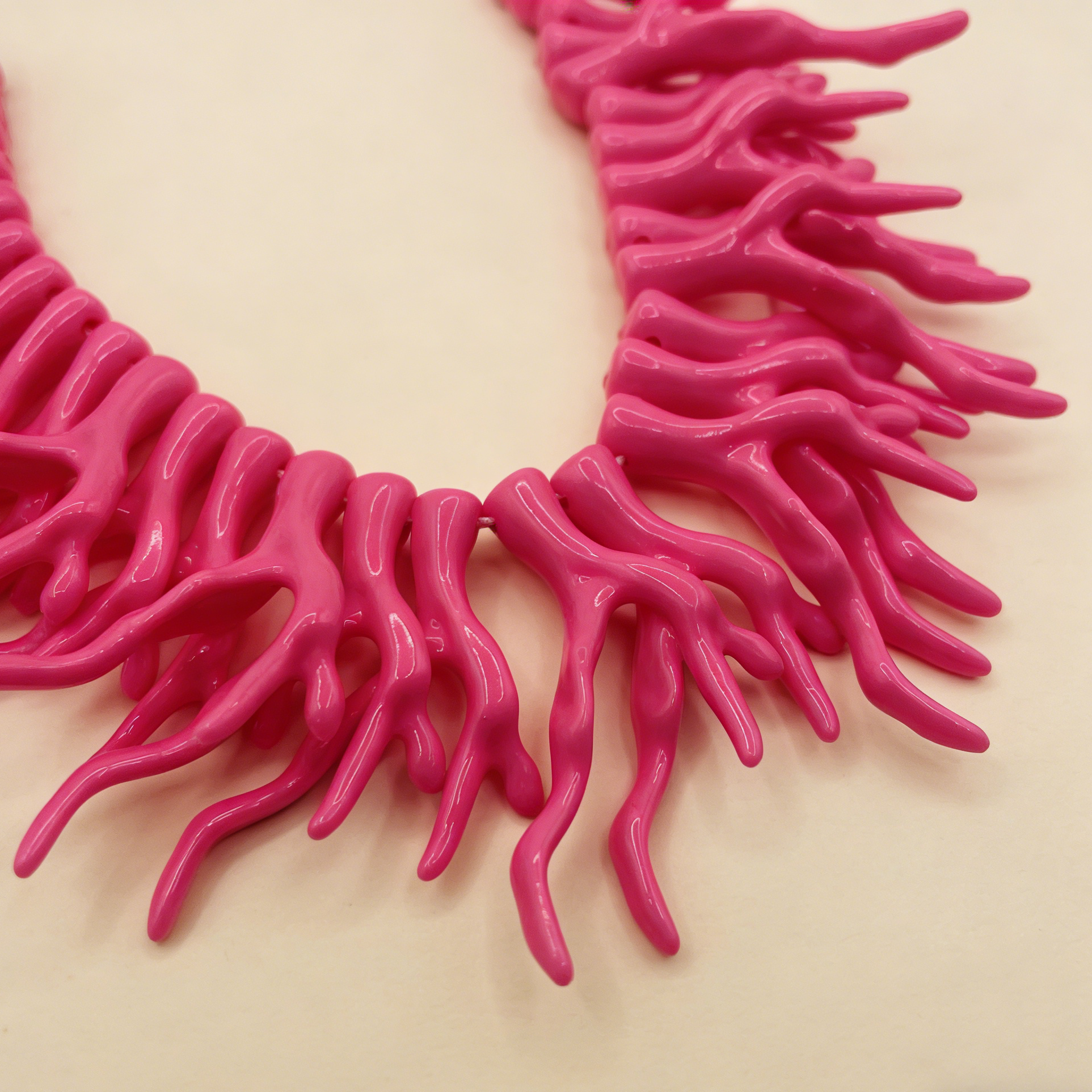 Gargantilla con diseño de rama de coral