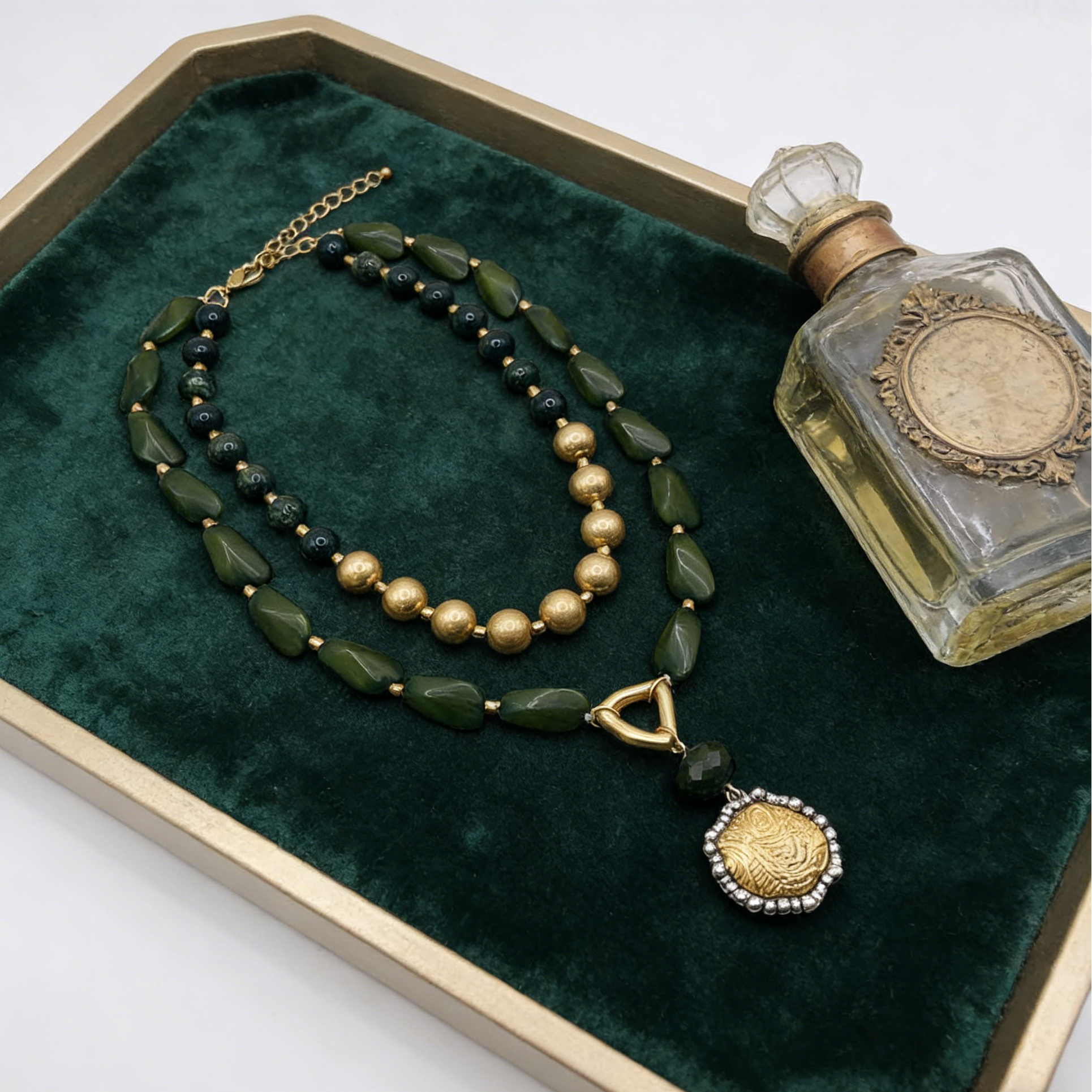Disponible en dos colores | Collar de doble capa estilo corte vintage, una gargantilla colgante lujosa y sofisticada.