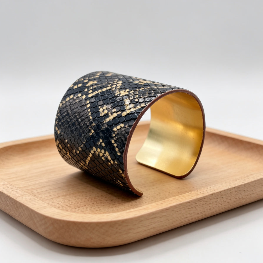 Brazalete Ancho de Cuero Sintético con Detalle Dorado, Estilo Serpiente y Liso Verde, Mayorista Moda para Mujer|JI JOYA