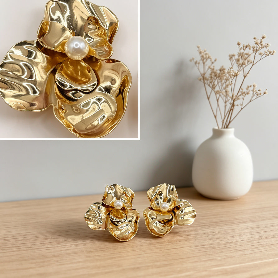 Pendientes Flor Dorada con Perla, Diseño Minimalista de Lujo, Mayorista B2B|JI JOYA