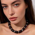 Collar de madera oscura con detalles plateados: joyería minimalista para mujer|JI JOYA