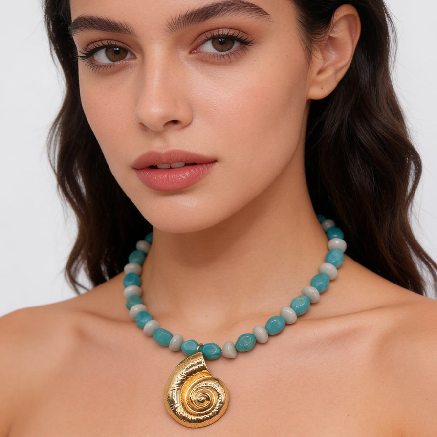Collar de Concha de Espiral Dorada con Cuentas de Amazonita - Joyería Boho de Verano|JI JOYA
