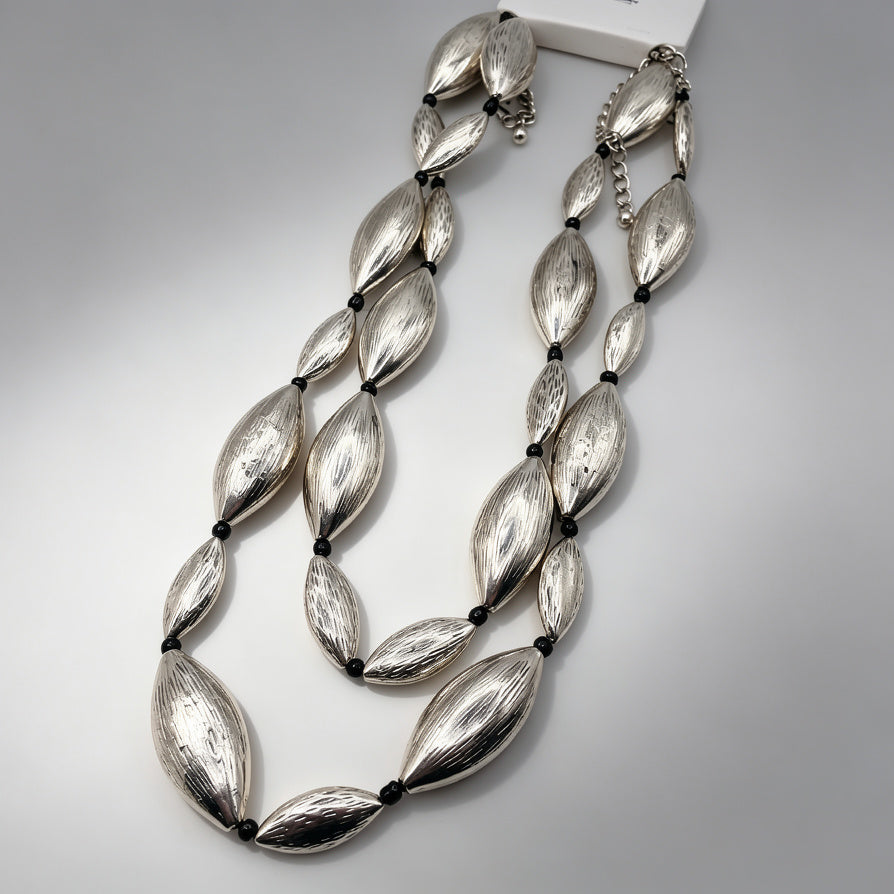 Collar Largo Multicapa con Cuentas de Oliva Texturizadas - Joyería Elegante para Mujer|JI JOYA