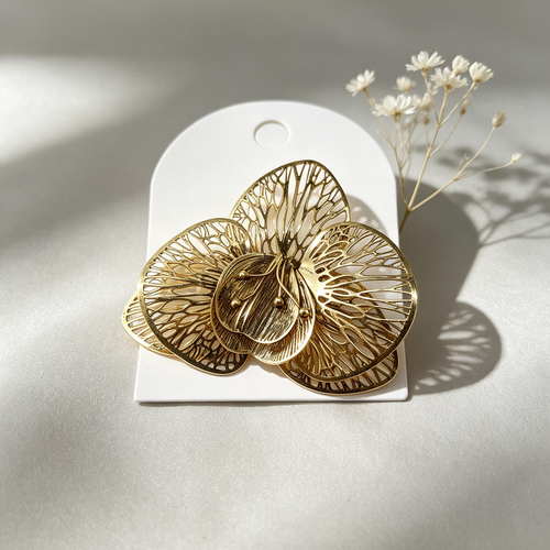 Broche Flor Orquídea Metálico Dorado Calado, Pin Decorativo Elegante, Accesorio Moda Mujer para Mayoristas y Tiendas|JI JOYA
