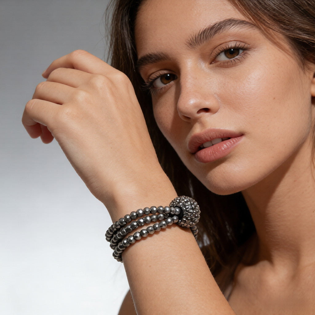 Conjunto de joyas con bolas de pavé negro | Pendientes, collar y pulsera llamativos para fiestas de noche