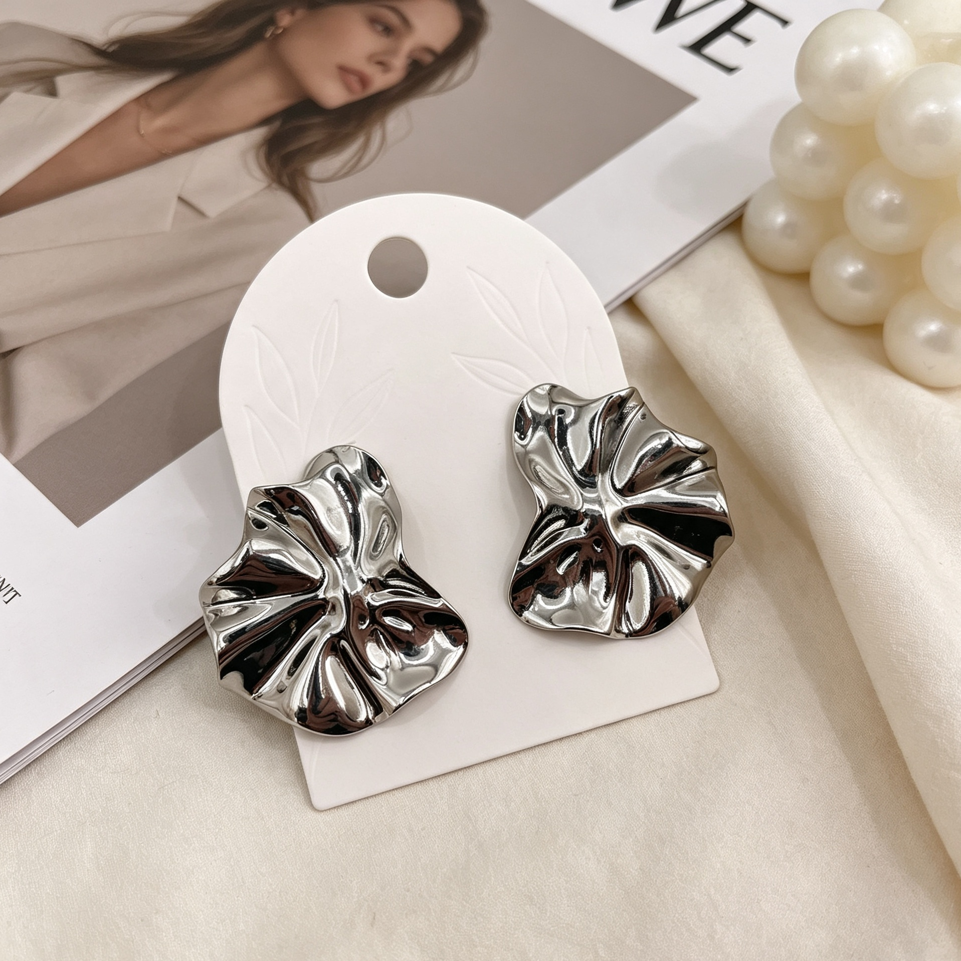 Pendientes grandes pétalo efecto arrugado metal, disponibles en dorado y plata | Venta al por mayor|JI JOYA