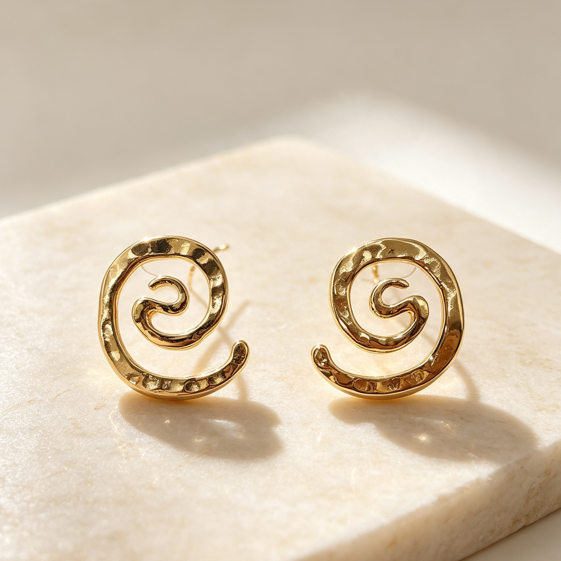 Pendientes Espiral Dorados Texturizados | Mayorista Joyería Moda, Lote al Por Mayor|JI JOYA