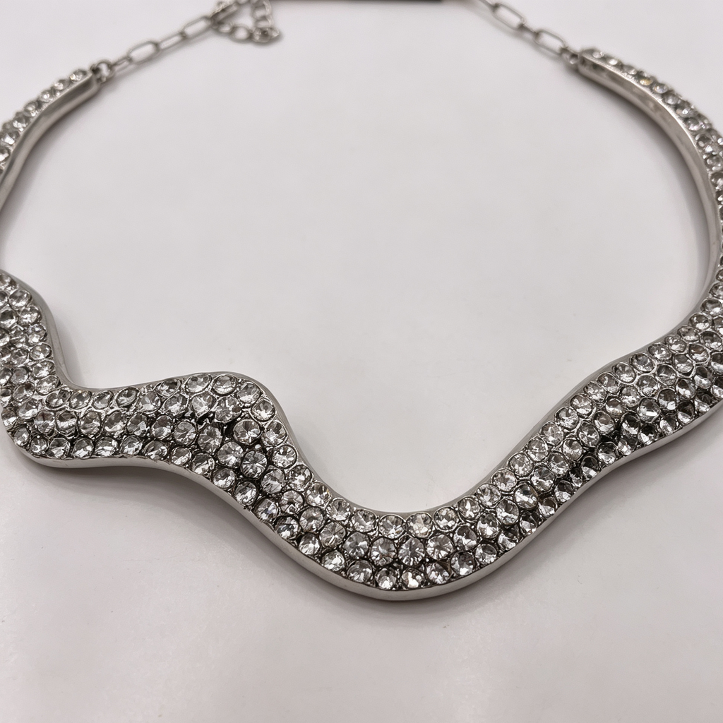 Collar Choker Ondulado con Cristales, Diseño Elegante, Disponible en Plata y Oro, Mayorista de Bisutería|JI JOYA