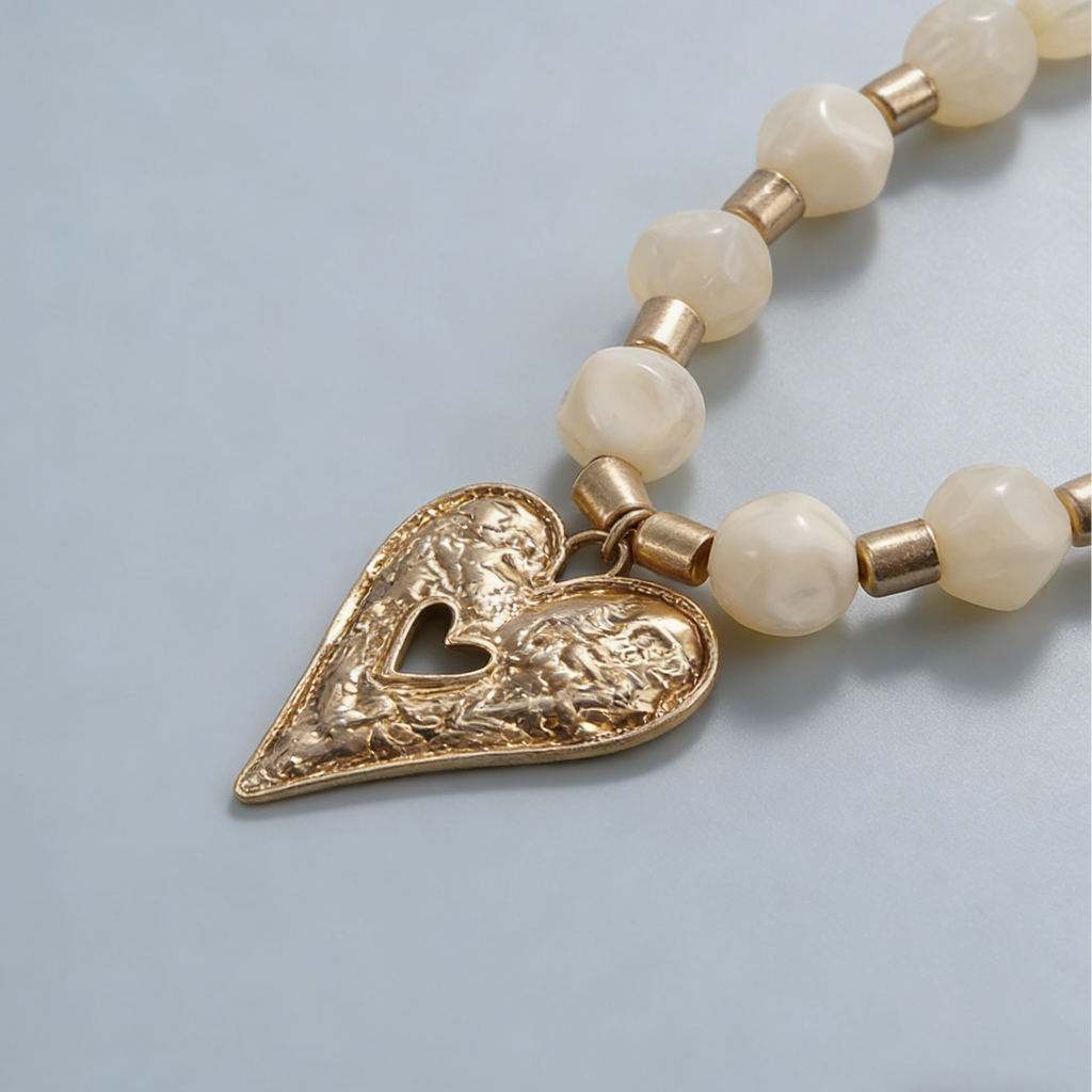 "Collar de cuentas de ágata negra en forma de corazón con efecto desgastado retro": un collar de clavícula de nicho dulce y fresco.