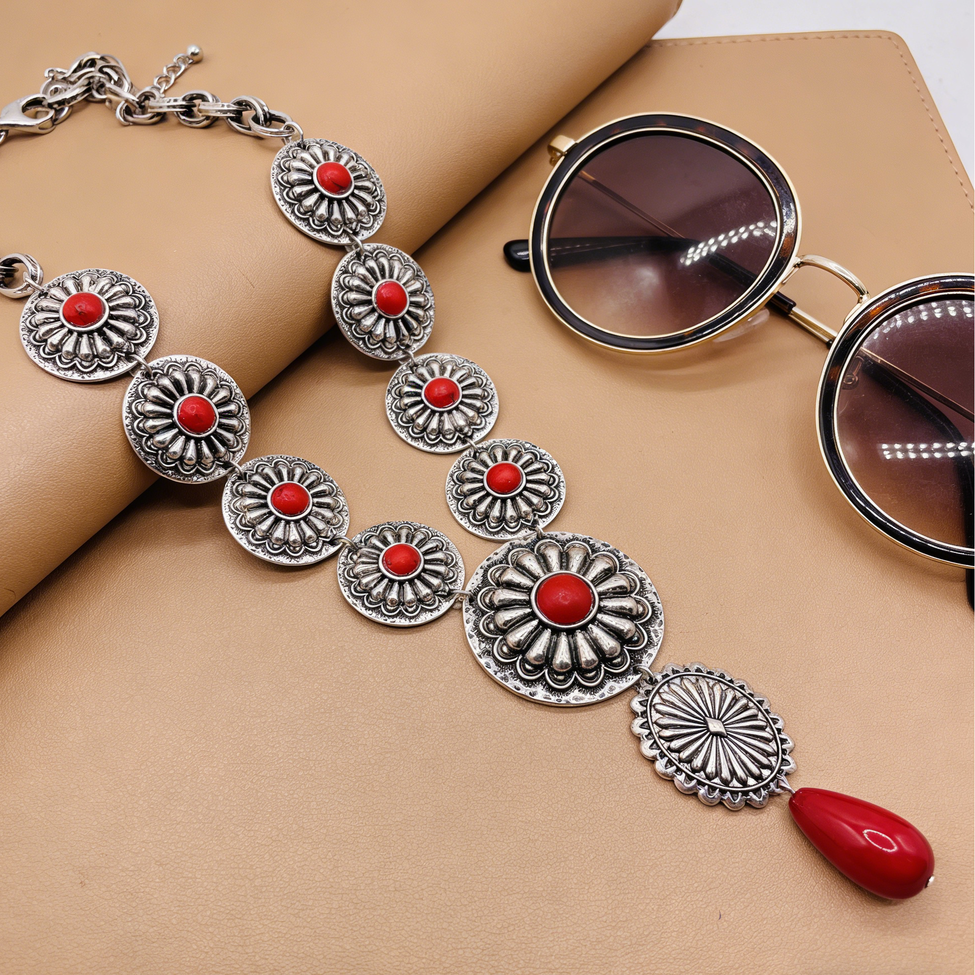 Collar con colgante de concho estilo western | Gargantilla vintage de turquesa y piedra roja para mujer