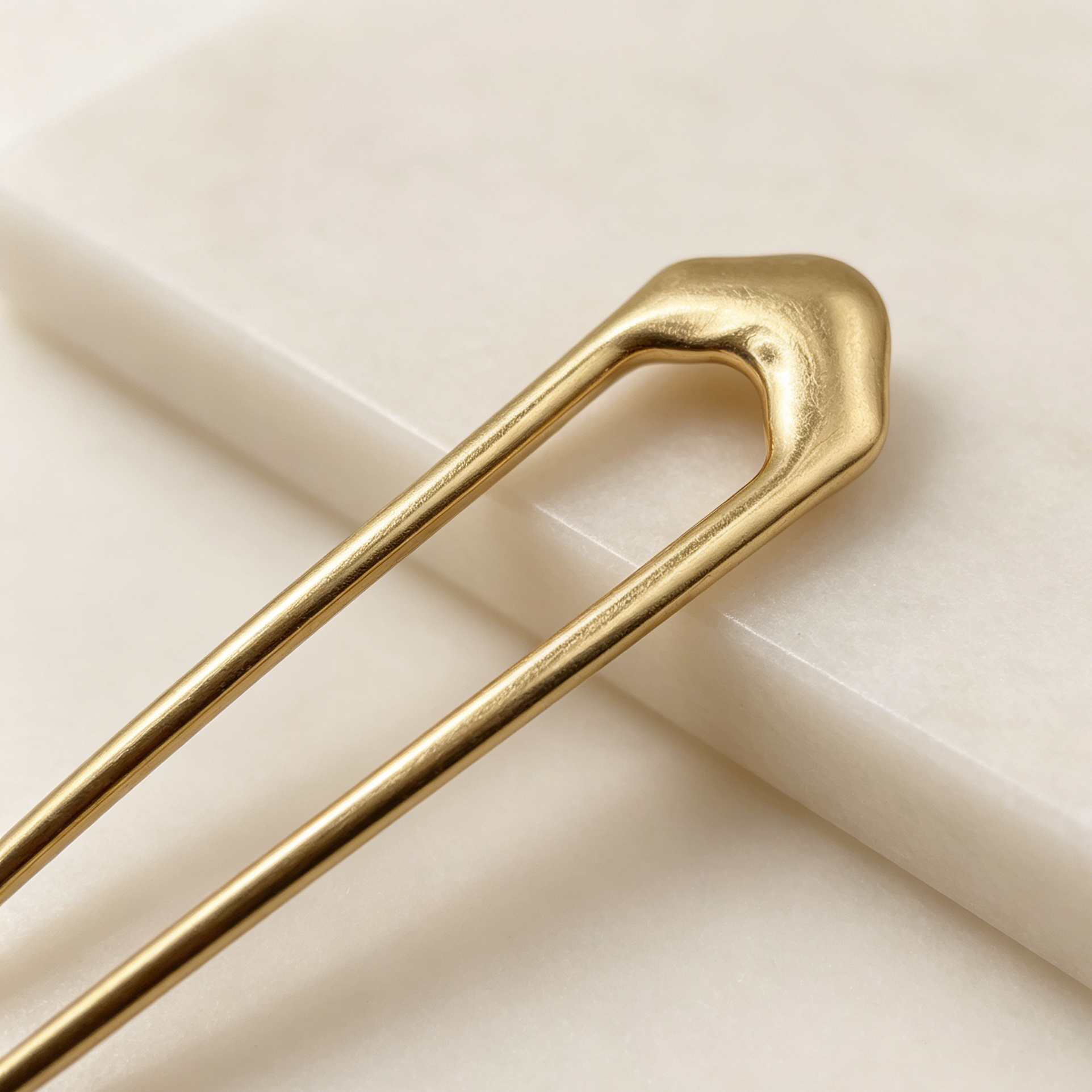 Horquilla U de Metal Dorado Minimalista, Pinza para el Pelo Estilo Geométrico, Accesorio de Moda al Por Mayor para Mujer|JI JOYA