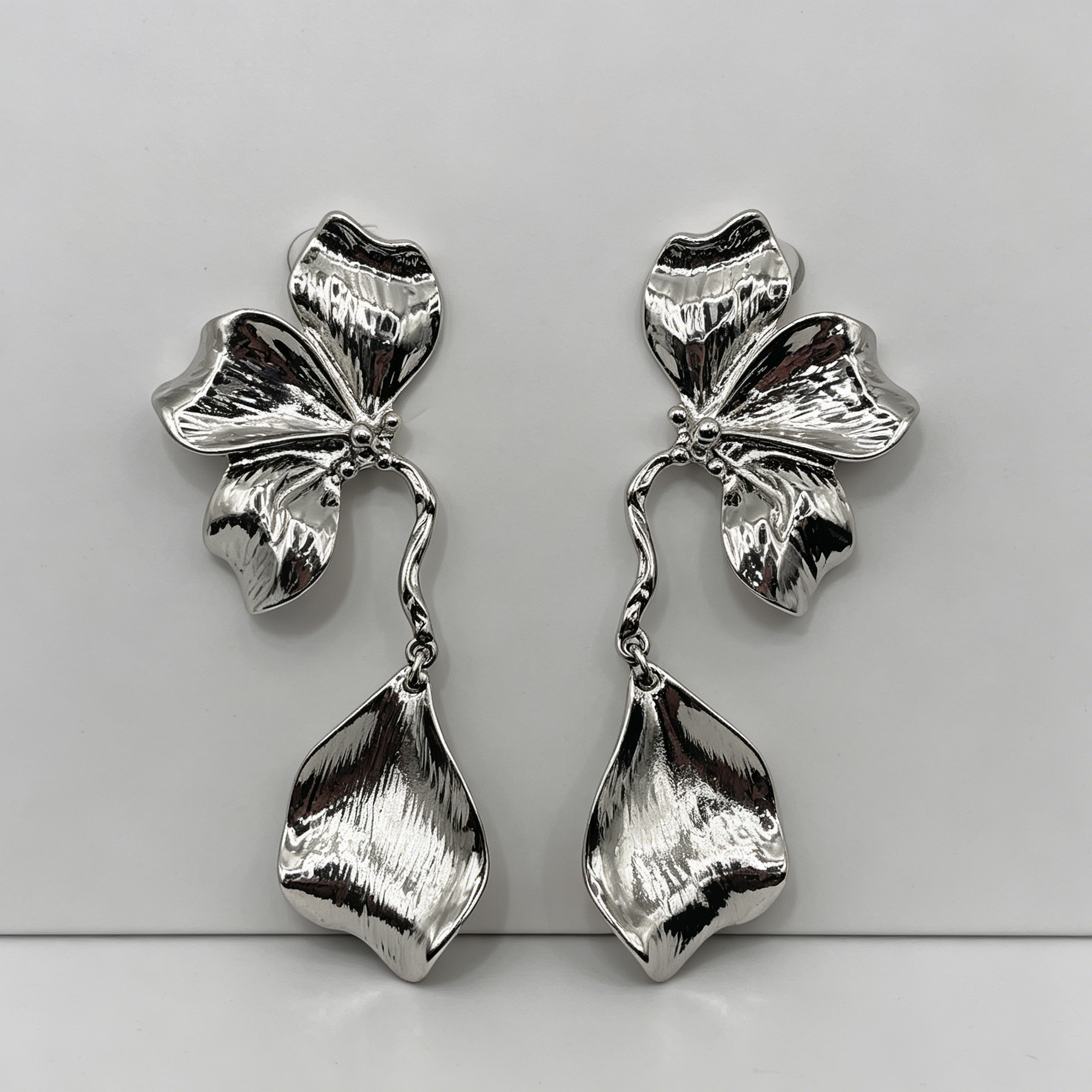 Pendientes Flor Metálicos Bicolor Plata y Oro, Pendientes Colgantes Texturizados al Por Mayor para Mujer, Joyería de Moda al Por Mayor OEM ODM|JI JOYA