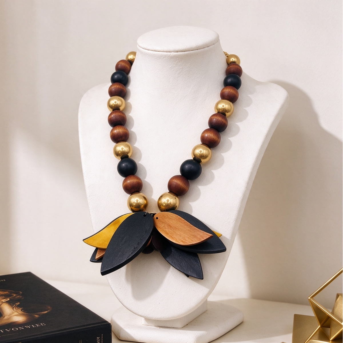 Collar Artesanal de Madera con Dijes de Hojas, Collar Statement Mayorista|JI JOYA