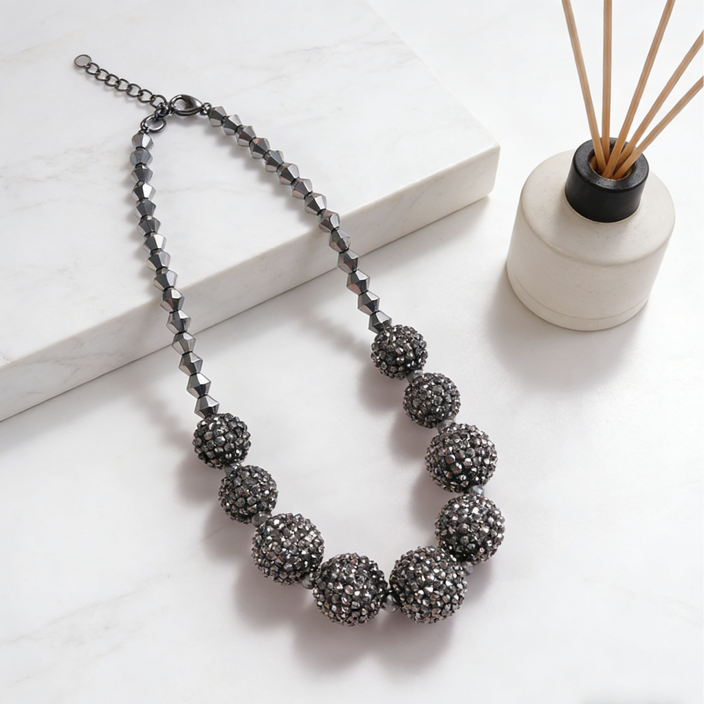 Conjunto de joyas con bolas de pavé negro | Pendientes, collar y pulsera llamativos para fiestas de noche