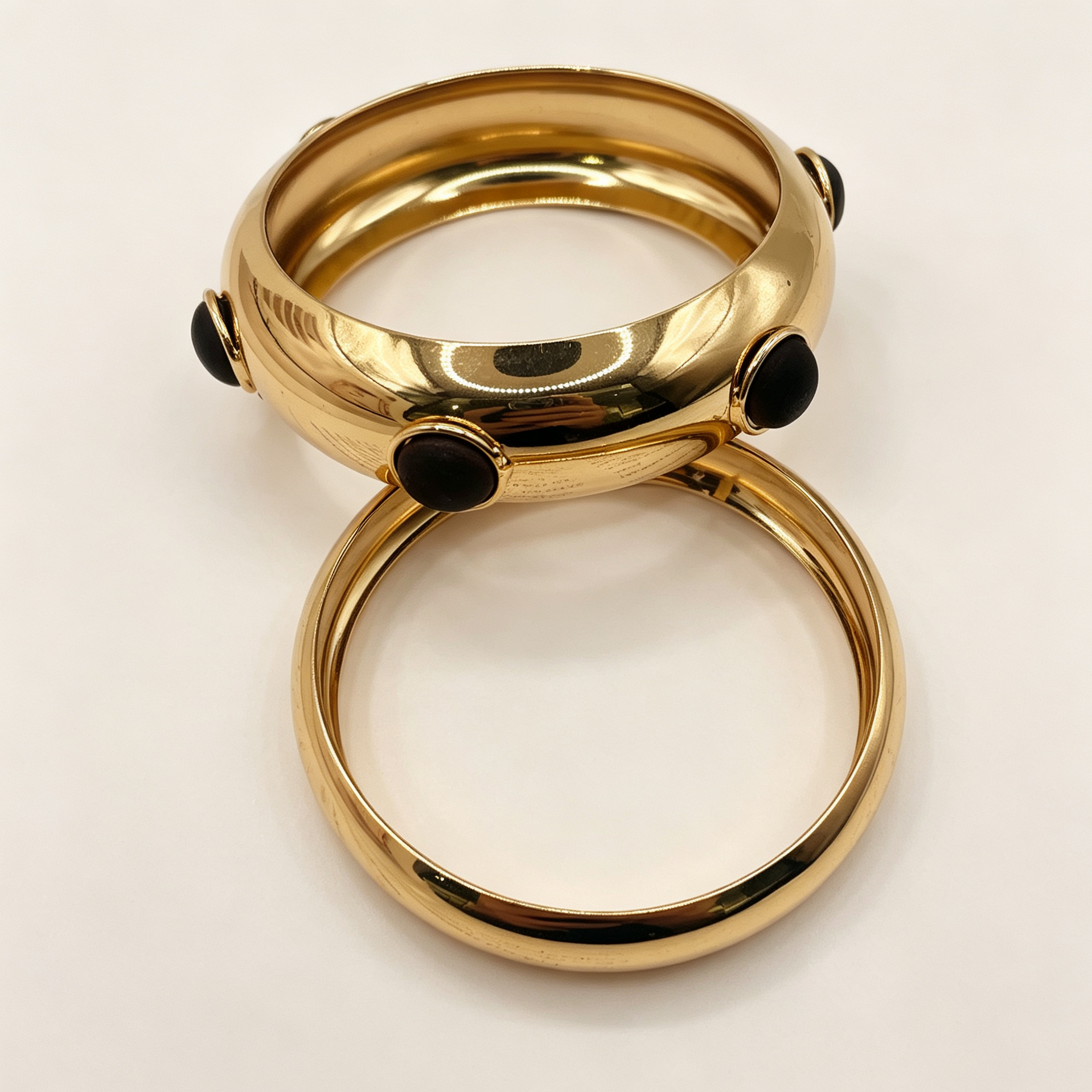Pulsera Bangle Doble Dorada con Piedras Oscuras | Joyas de Moda Mayorista OEM|JI JOYA