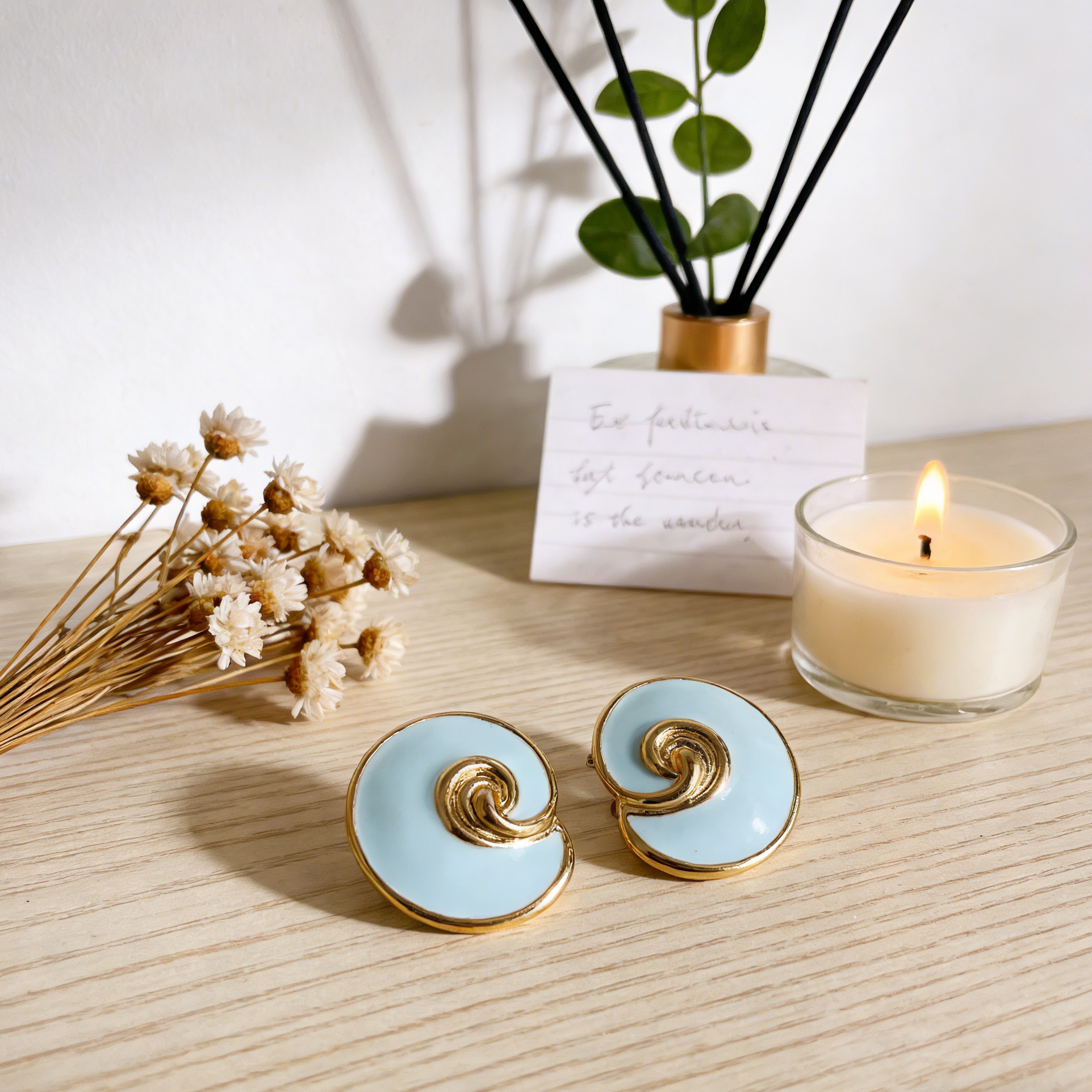 Pendientes de Resina con Detalle Dorado - Perfectos para Ocasiones Especiales