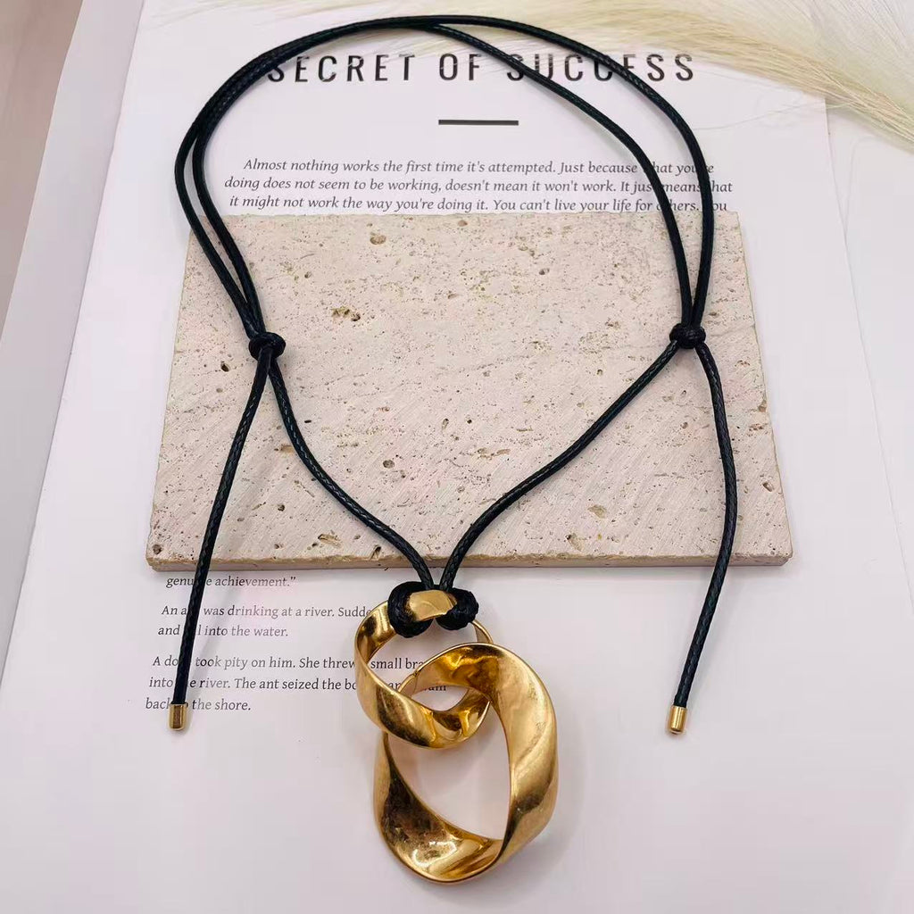 Collar de Cuero con Colgante de Mobius de Zinc allory Dorado - Joyería de Moda Europea y Americana para Mujeres, Venta al Por Mayor|JI JOYA