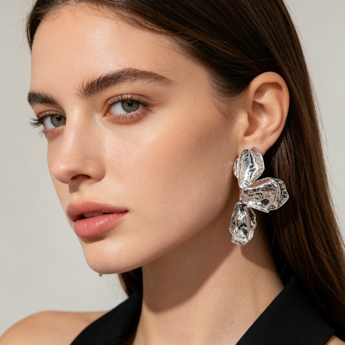 Aretes Florales de Metal Martillado | Dorado/Plata | Bisutería Mayorista de Moda|JI JOYA