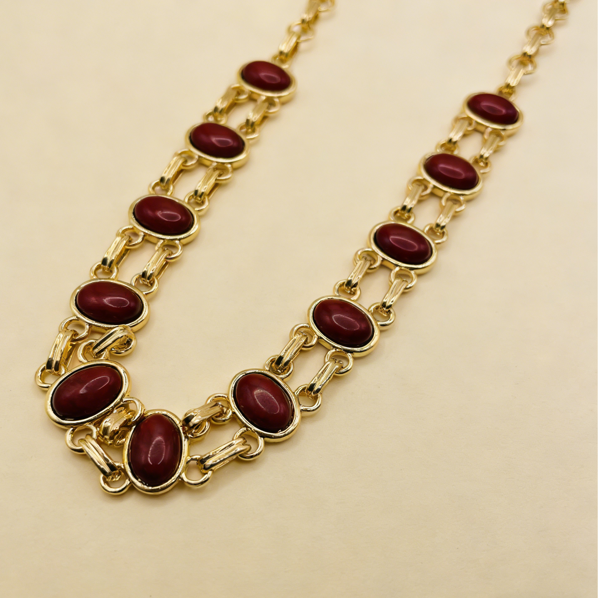 Conjunto de Joias de Corrente de Ouro com Pedras Ovais - Colar e Pulseira